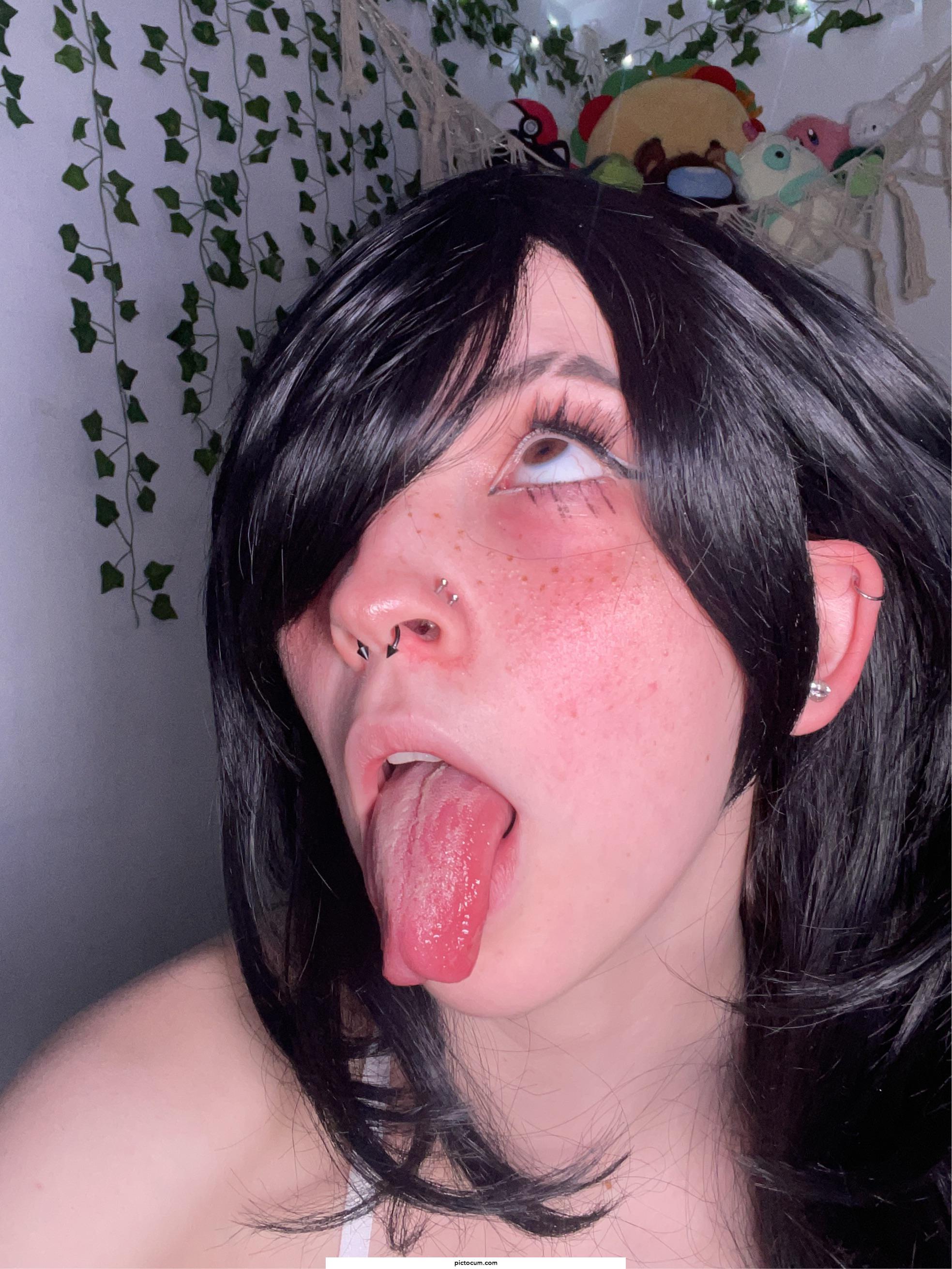 my tongue looks like a butt
