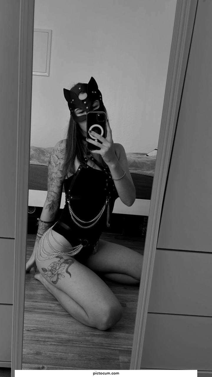 Wanting people to jerk off onto my pussy qualifies me for this sub, doesn't it?