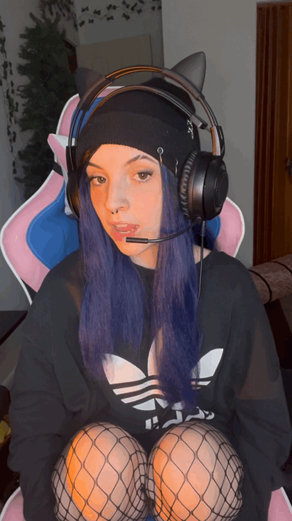 mind if i make this face when we fuck? 👉🏻👈🏻