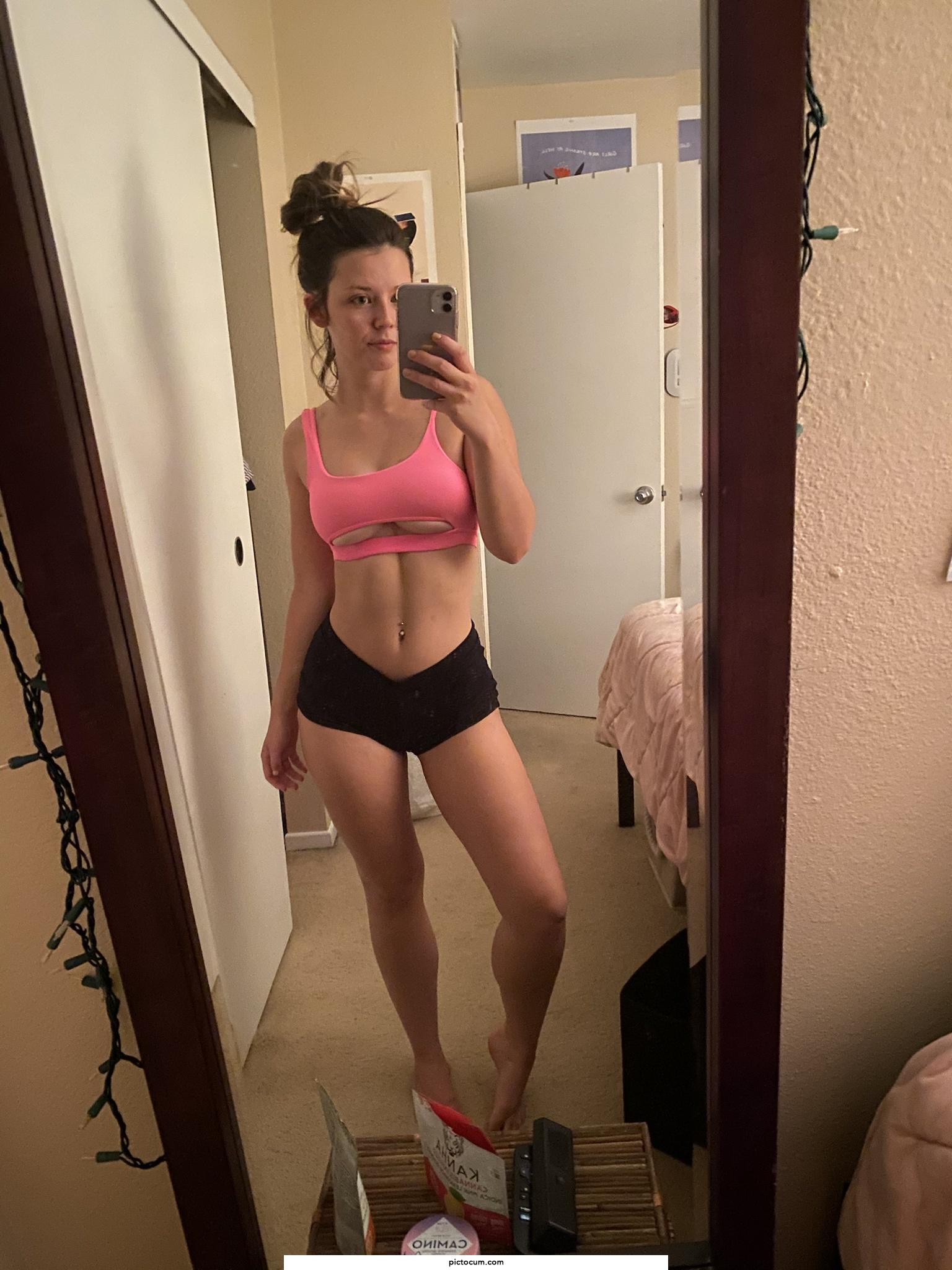Love a little underboob