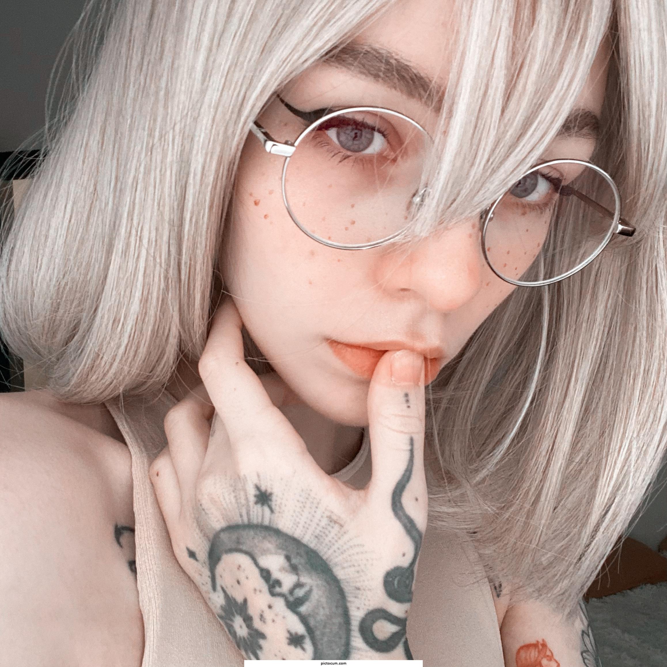 Come! Spend some time with me!🥰Chaturbate &gt; moonless_ or link in profile info!