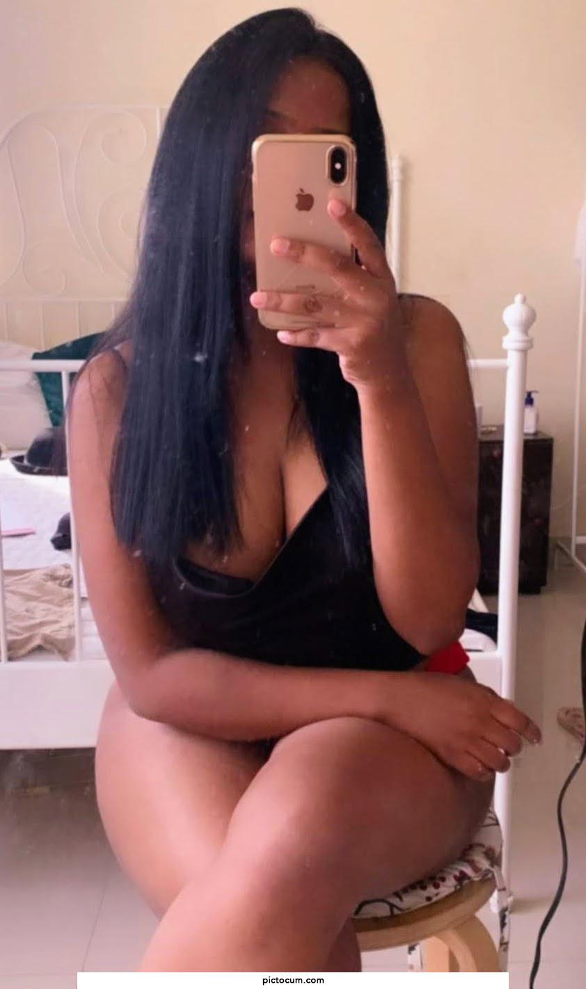 She's curvy af 💦💦🤎
