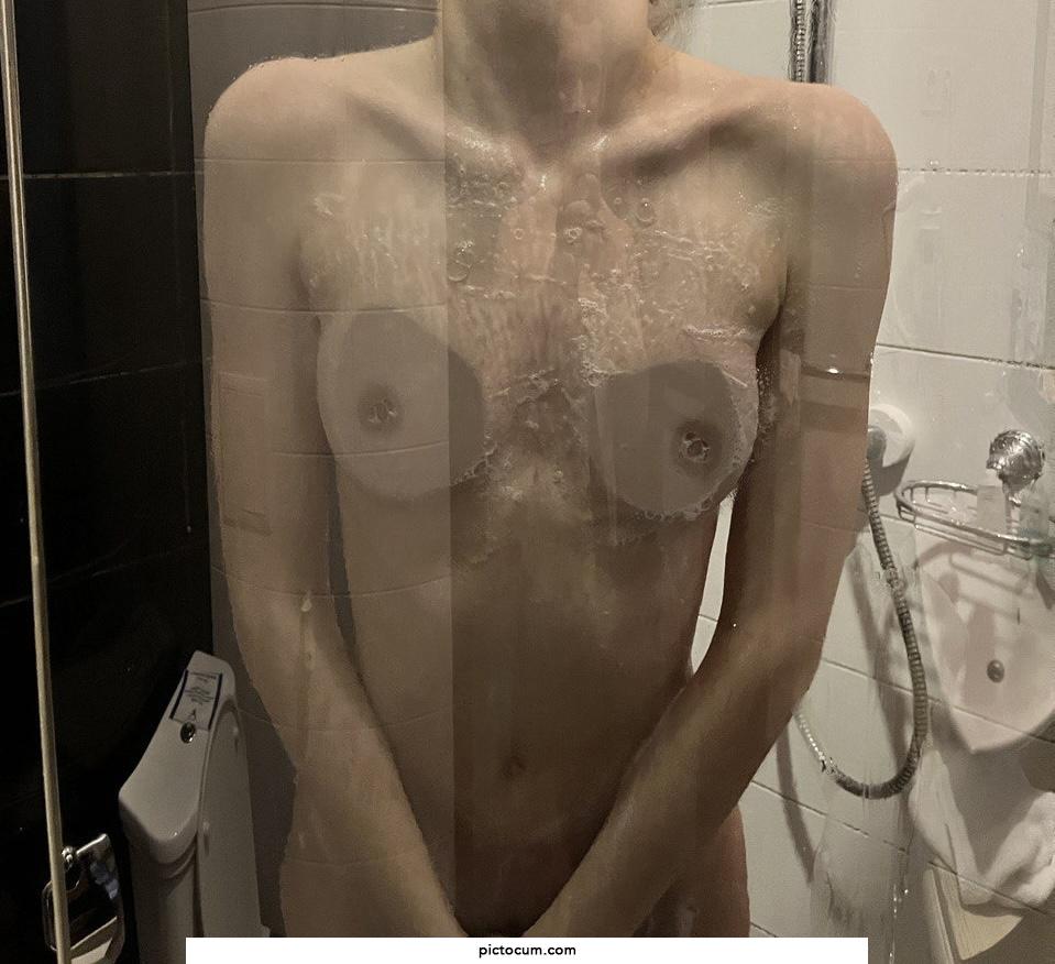 Do you like my wet tits?😻💦💦