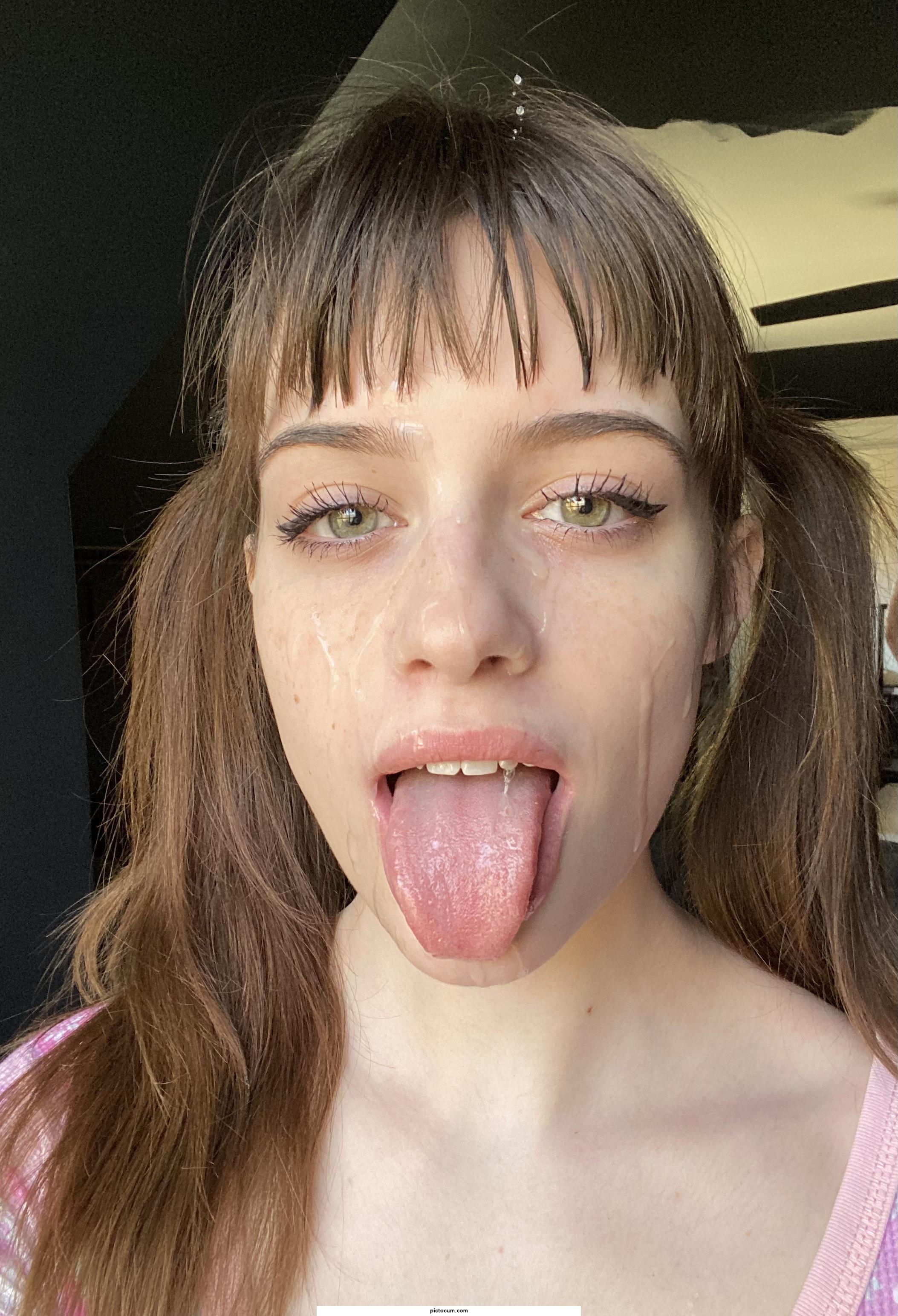 hope you guys enjoy this cum selfie:)