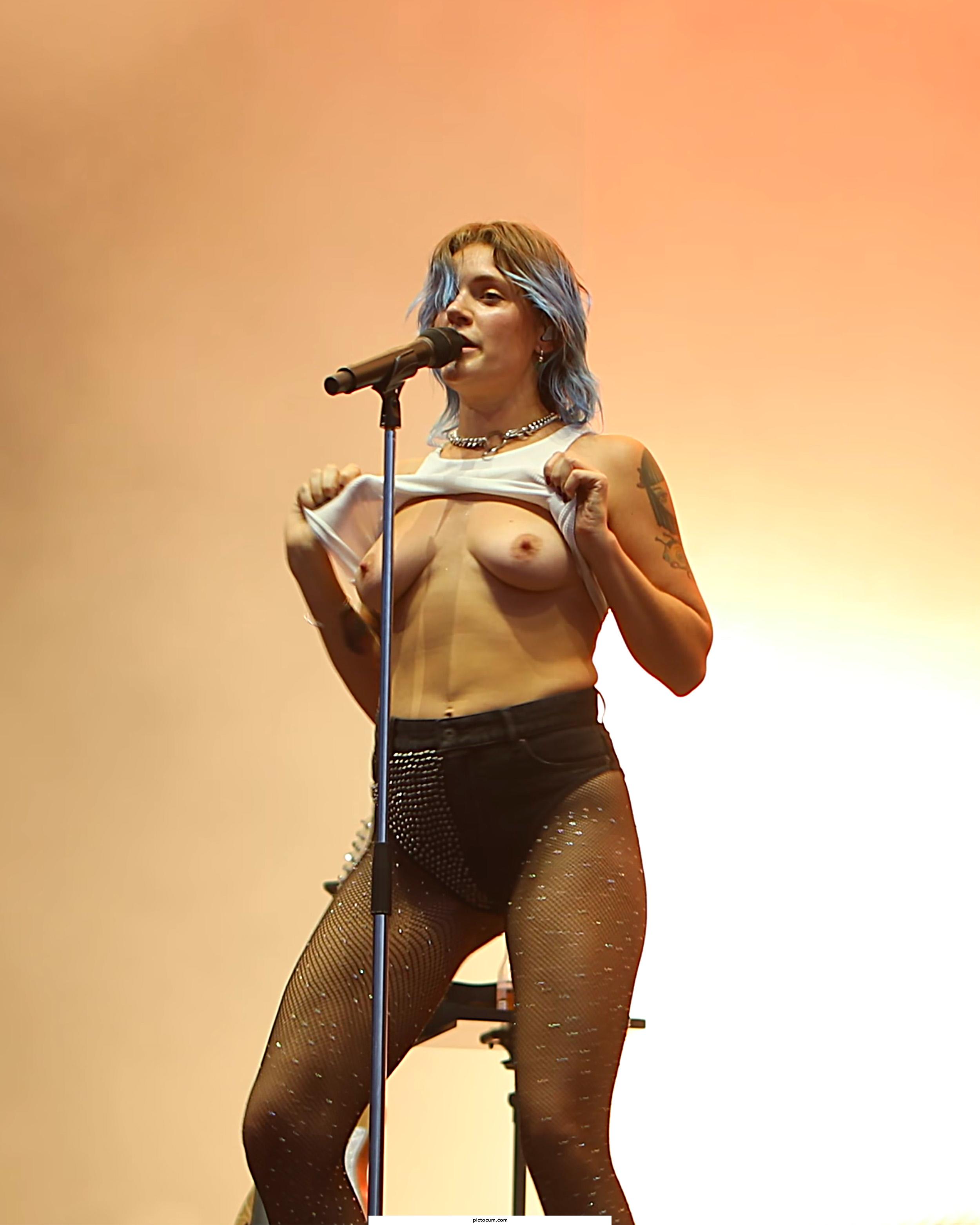Tove Lo - flashing at a concert in Budapest