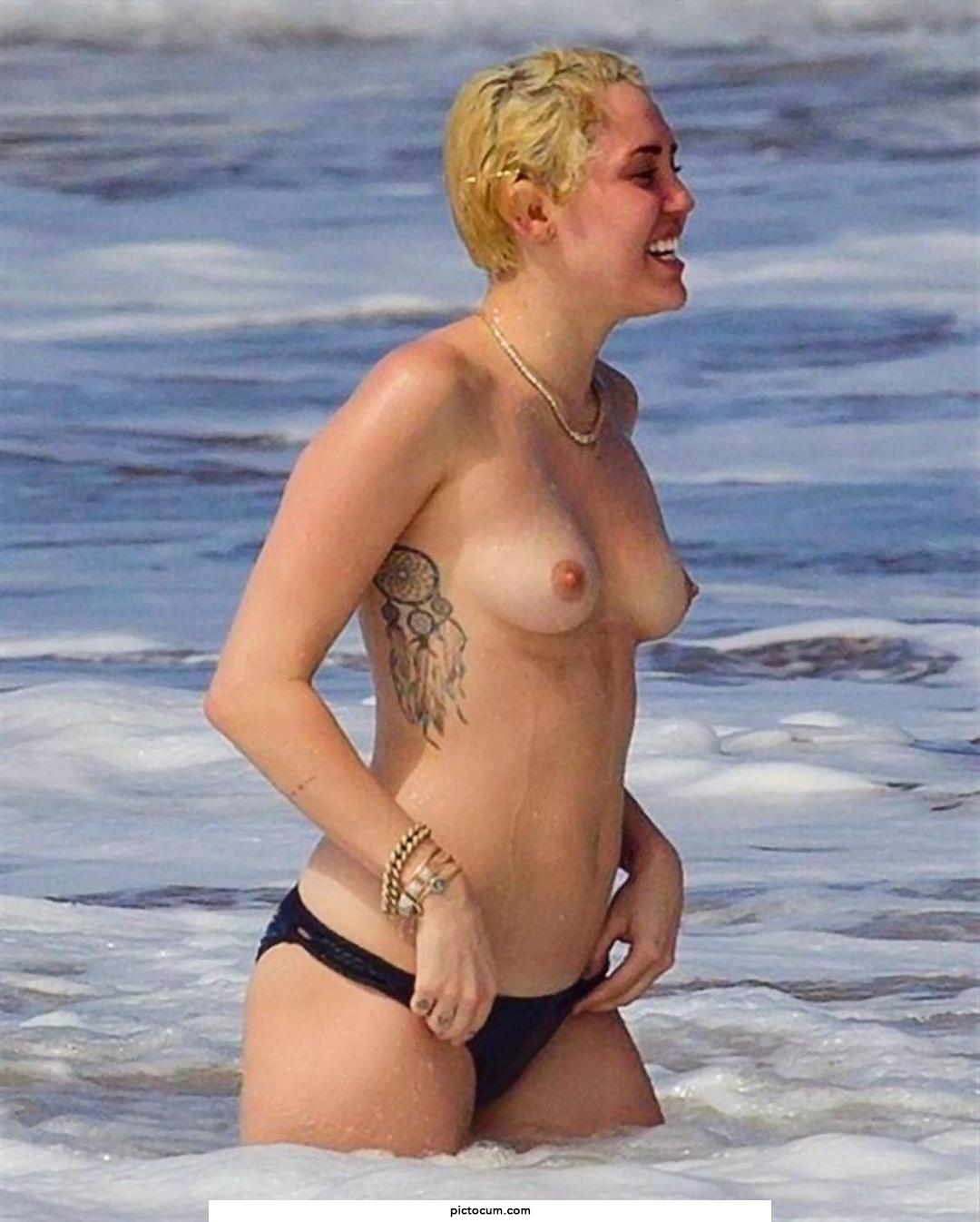 Miley Cyrus perfect tits.