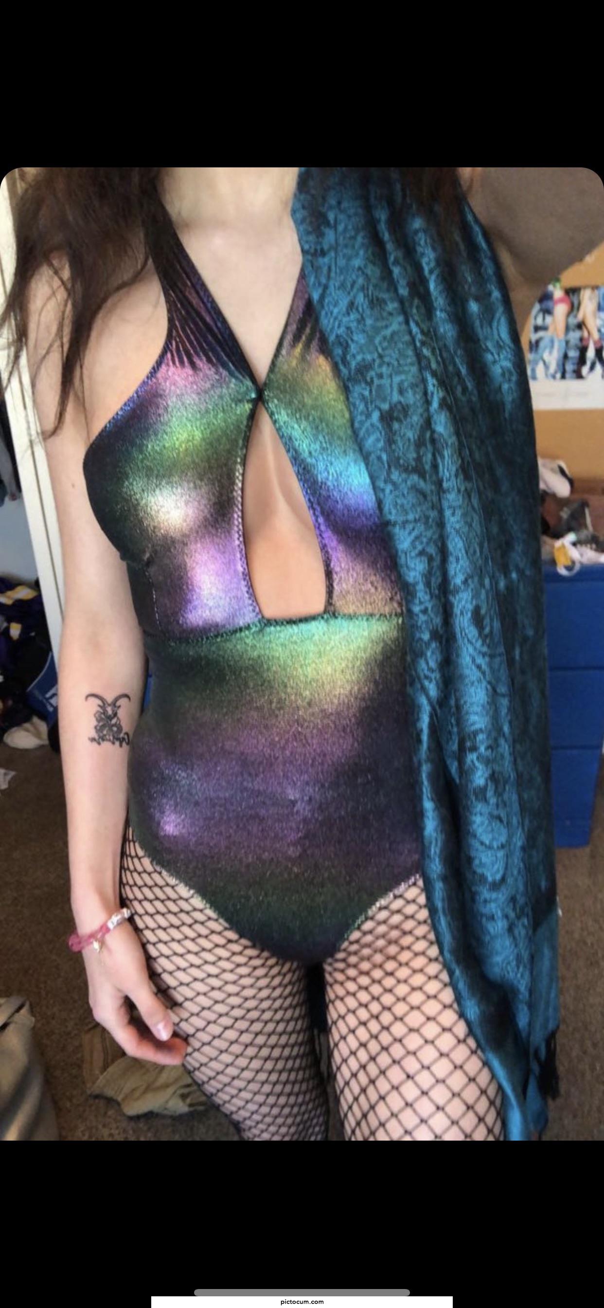 Fit for tonights show 🥰 I need moreeee