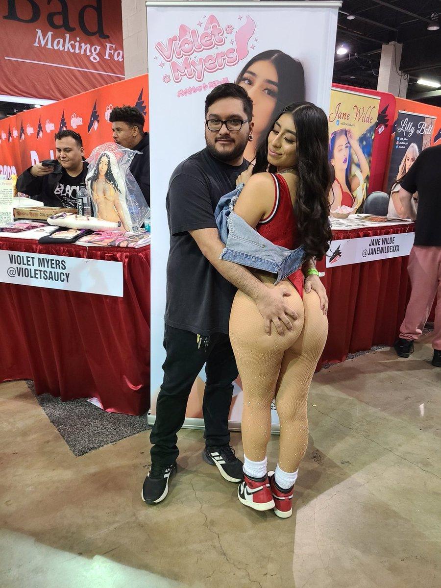  Is this how you wear it? 💦💦