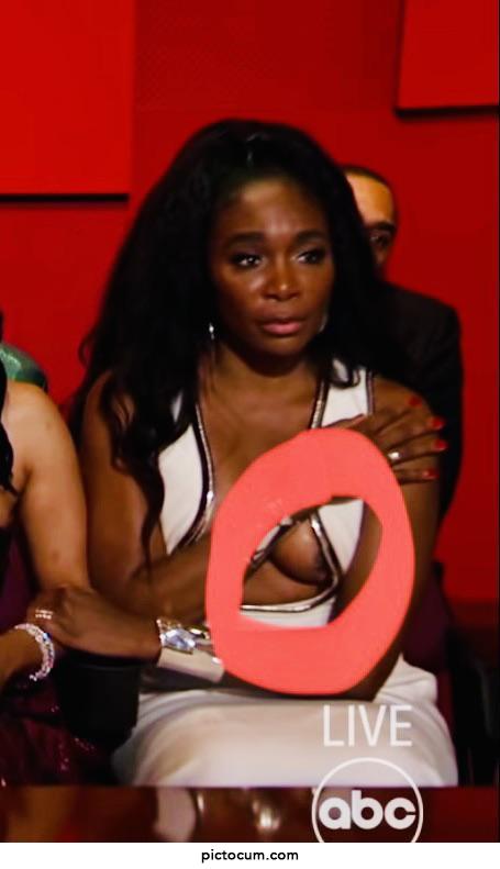 Venus Williams titty at the Oscars