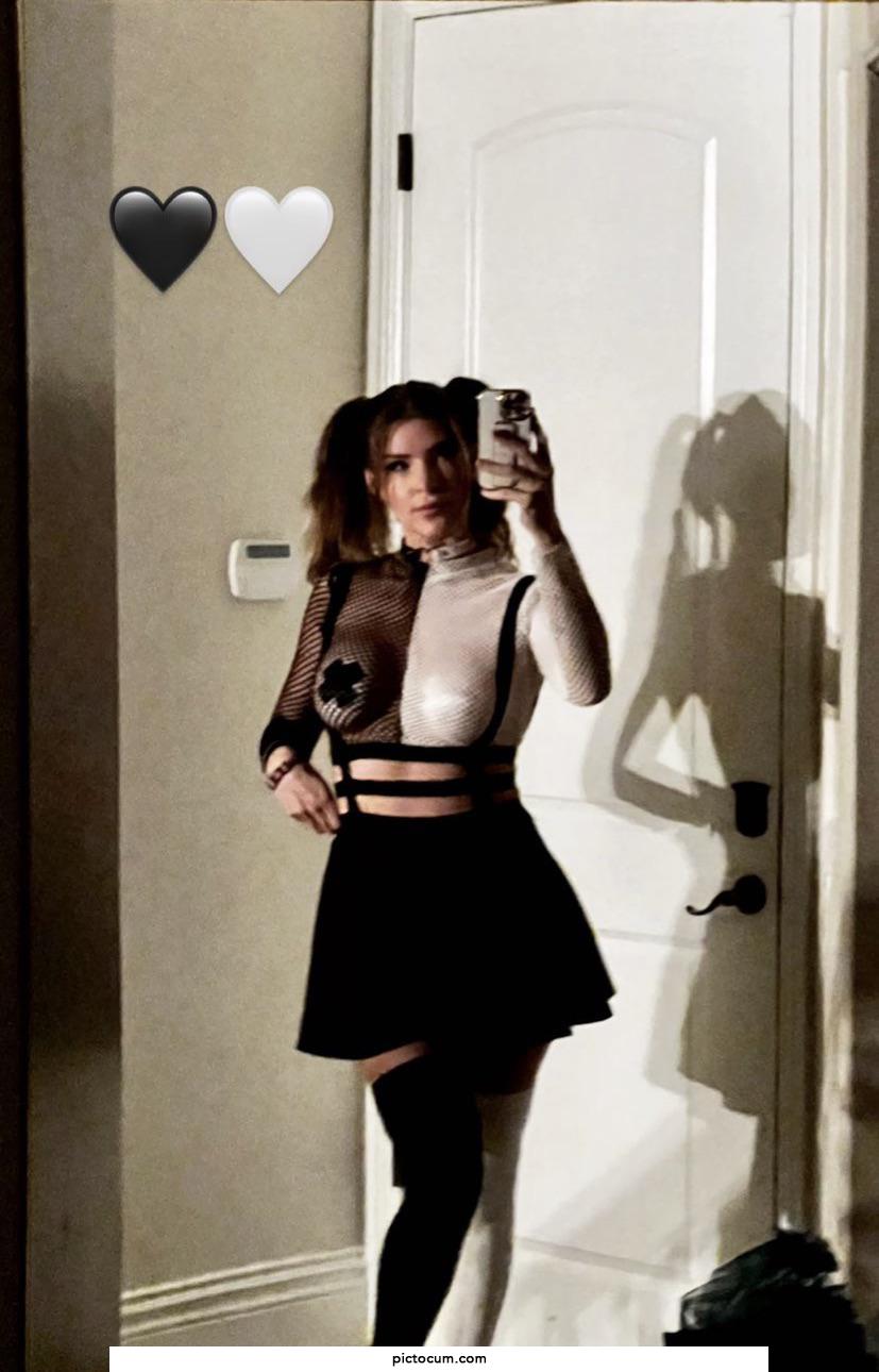 Kittyplays festival outfit, can’t upload vids ;(