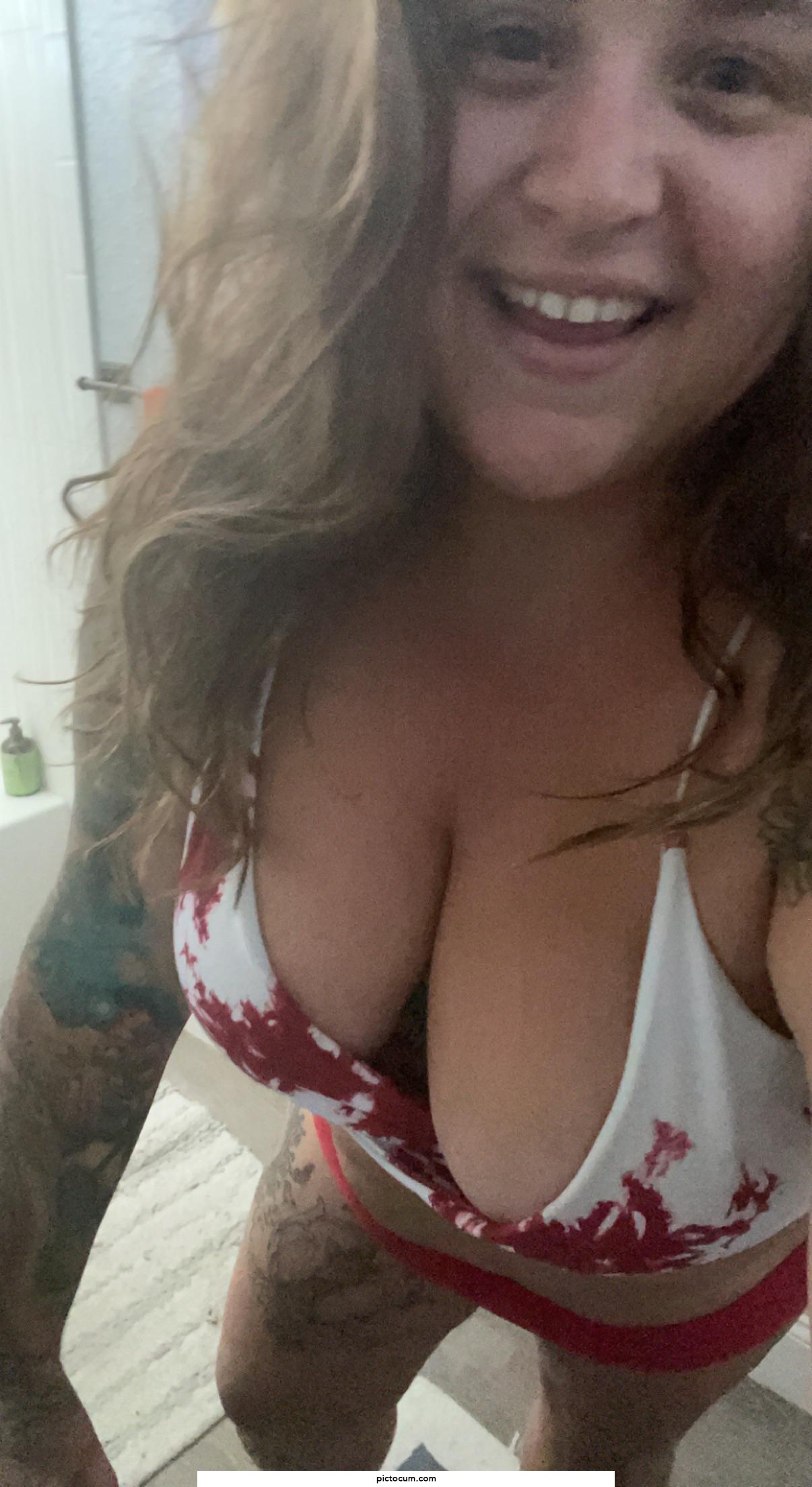 tattooed seductive stoner. let me share my tatted big natural curves with you!