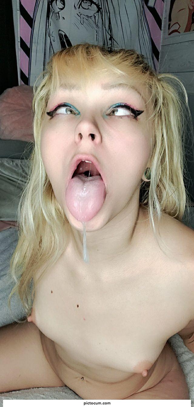 I'm begging daddy please give me your cock