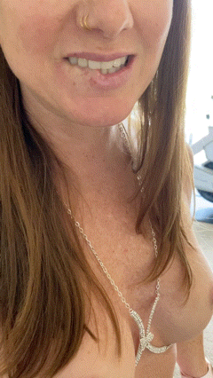 Petite 36 mom of two