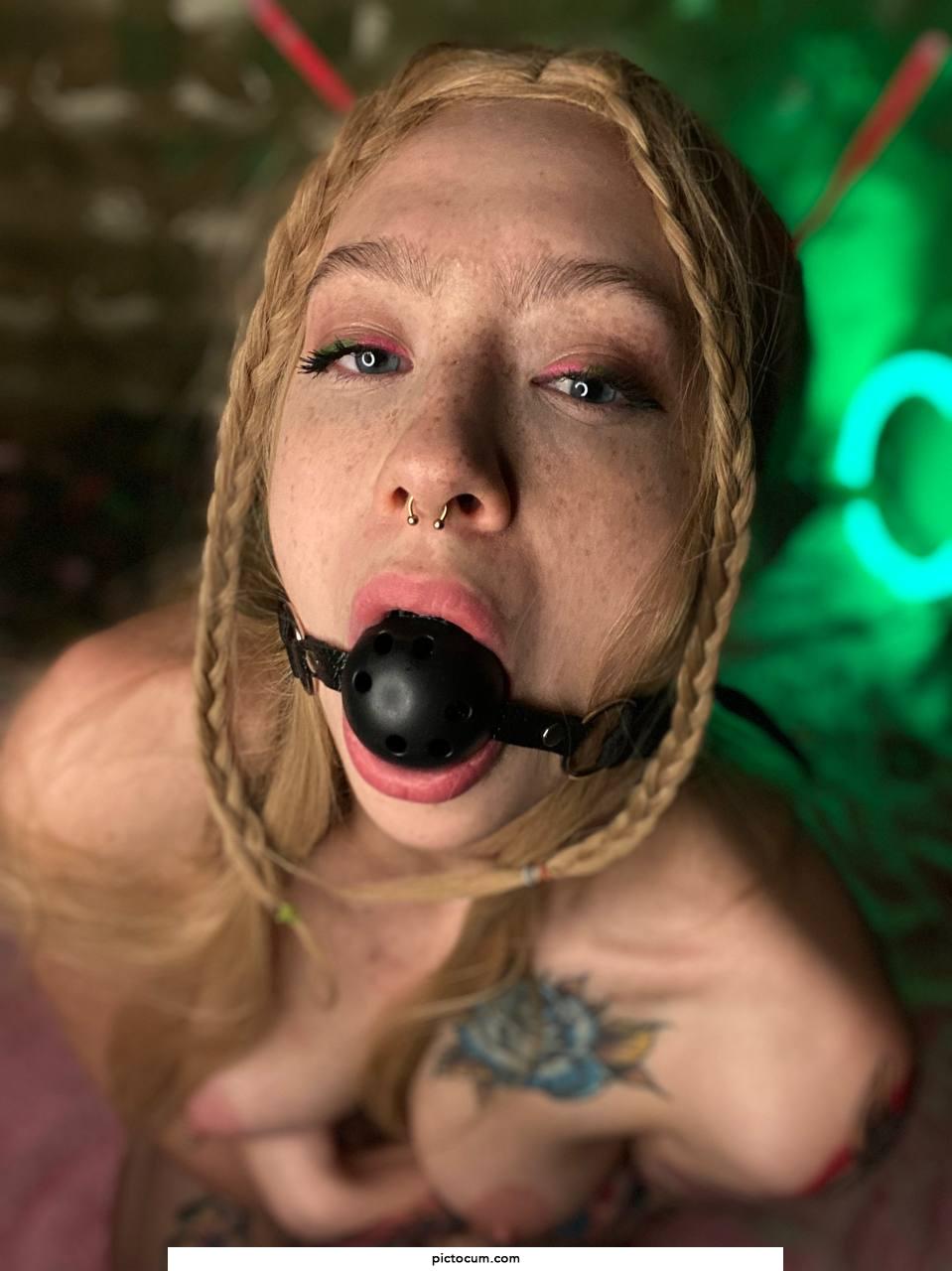 Hot girl really wants to fuck with a gag in her mouth tonight