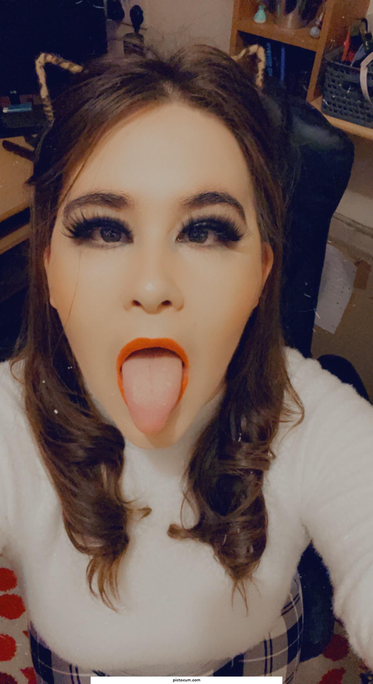 I’m so cock hungry 🤤🤤🤤🤤