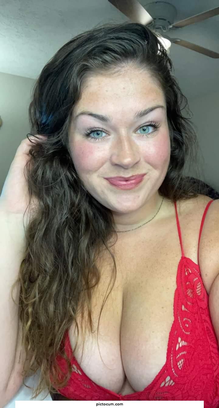 Cute face and giant tits. My fav combo