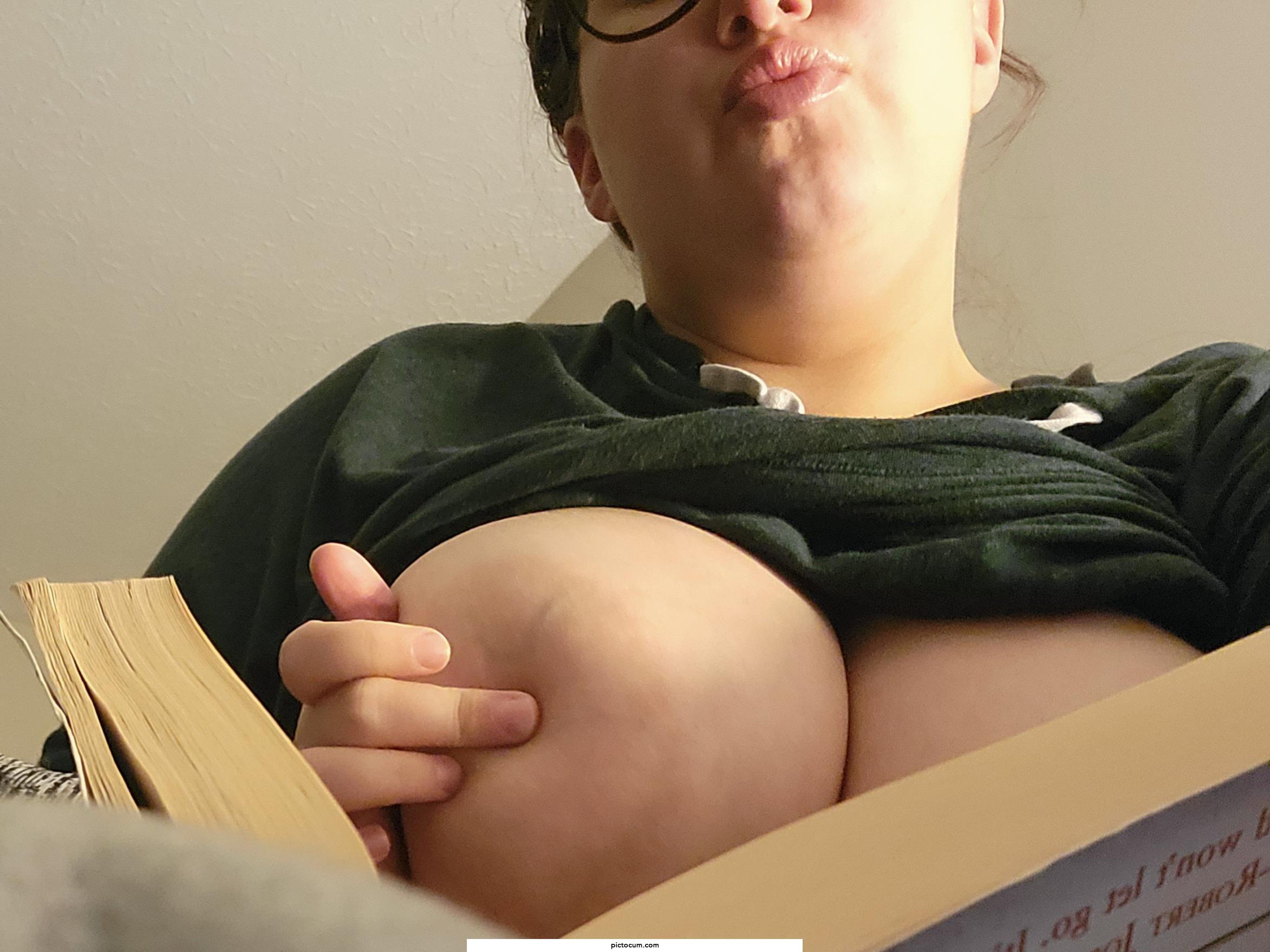 You're favorite booknerd is back