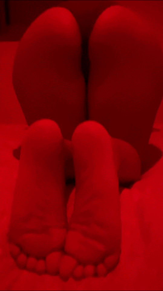 Instructions: overflow my holes with your sperm 💦🍑🥰