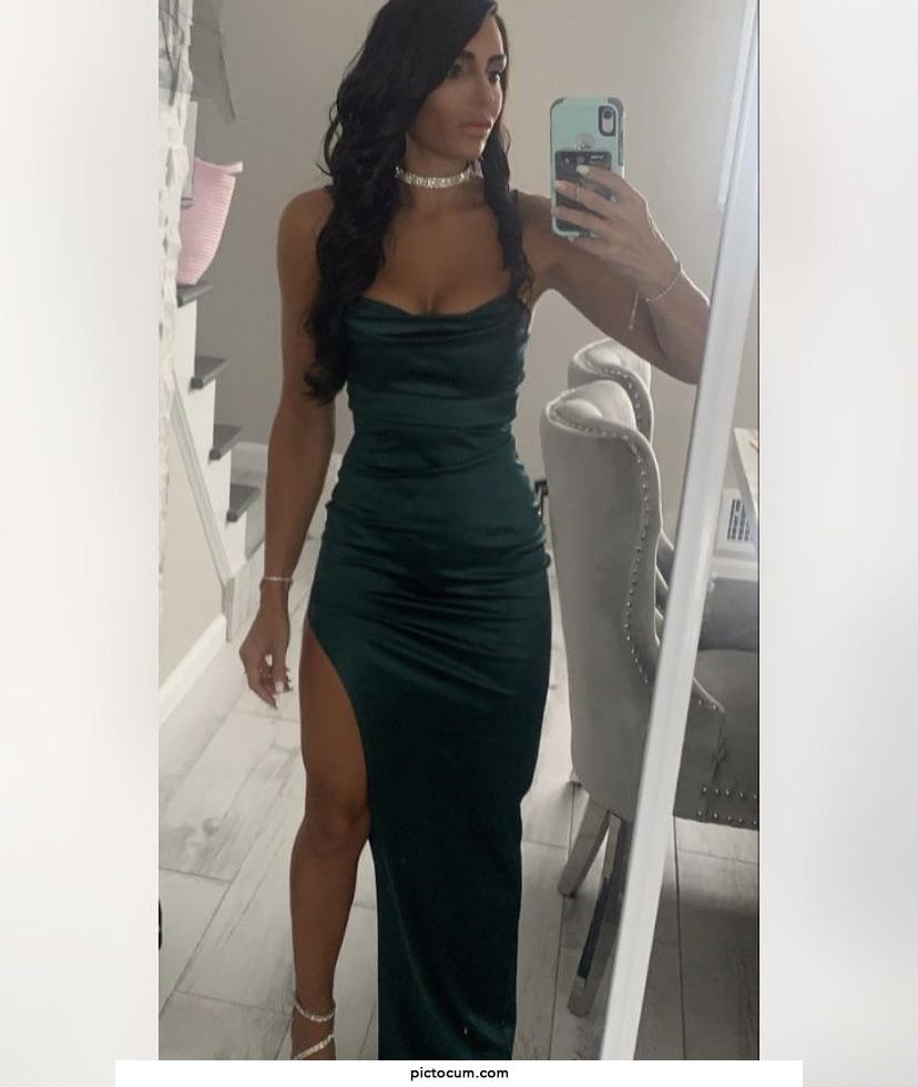 I’d love to unzip this milfs tight dress