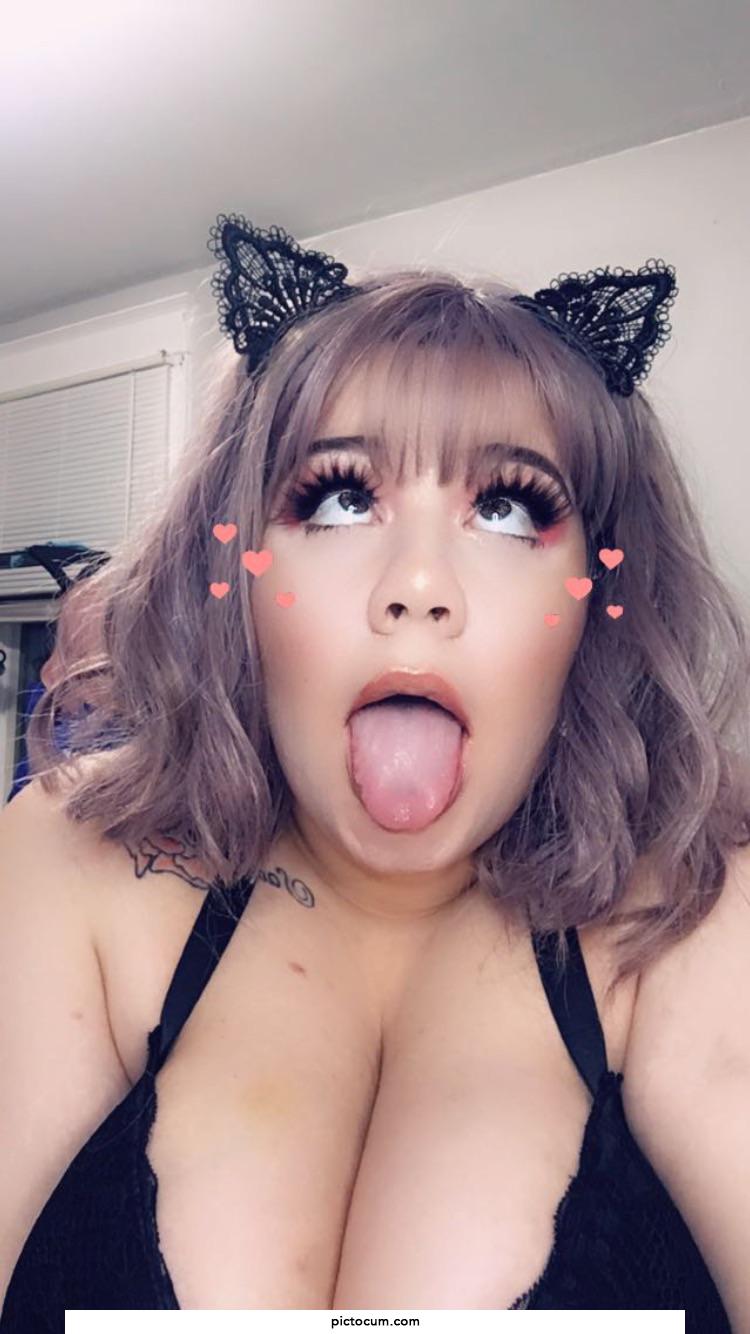 Fuck my mouth sir 😋
