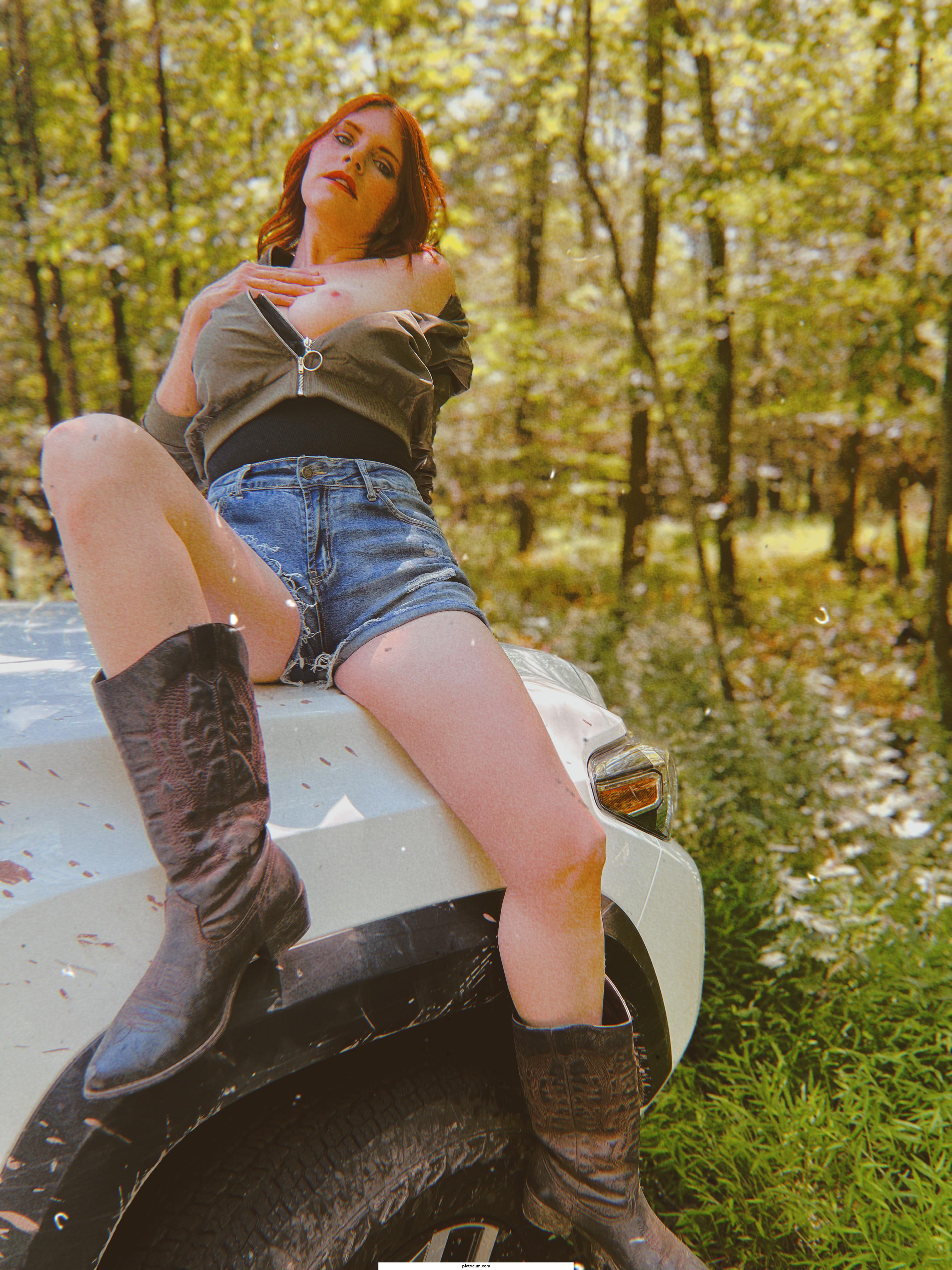 Just a country girl looking to breed &amp; go for a dirty ride 😉