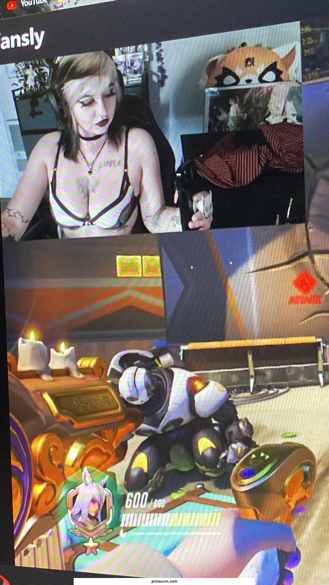 Yes overwatch is cringe but I strip on stream
