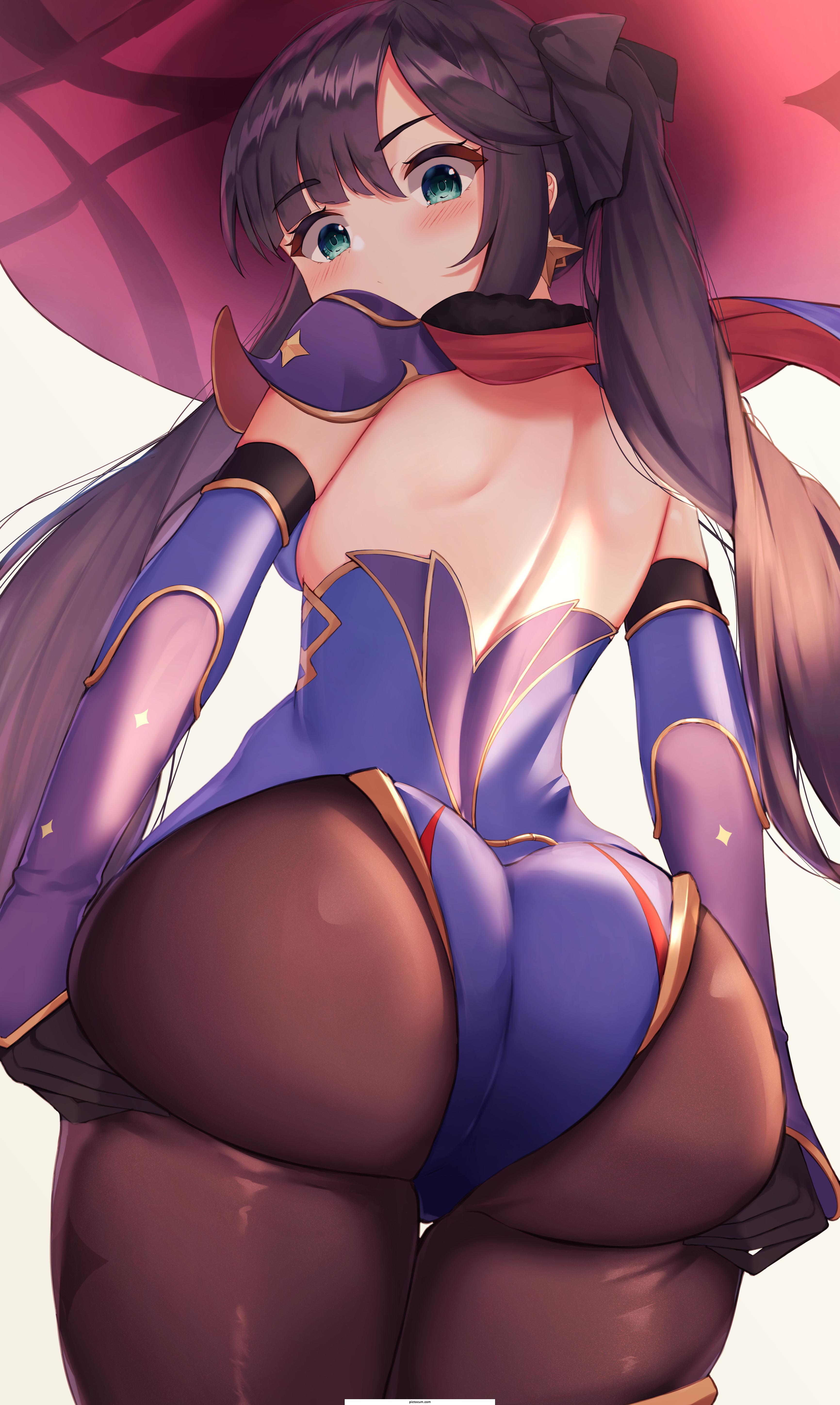 Mona's heavenly booty