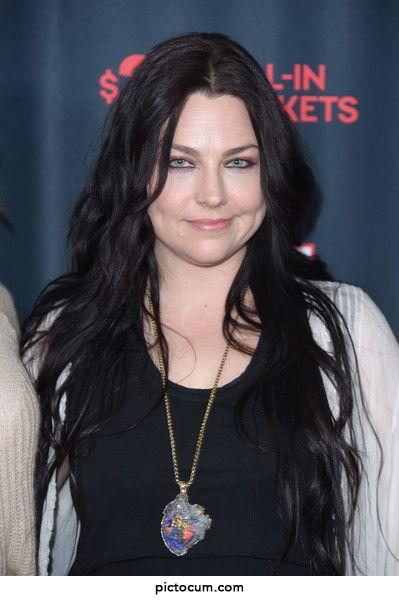 amy lee is that one for me... I would wife her in a heart beat.