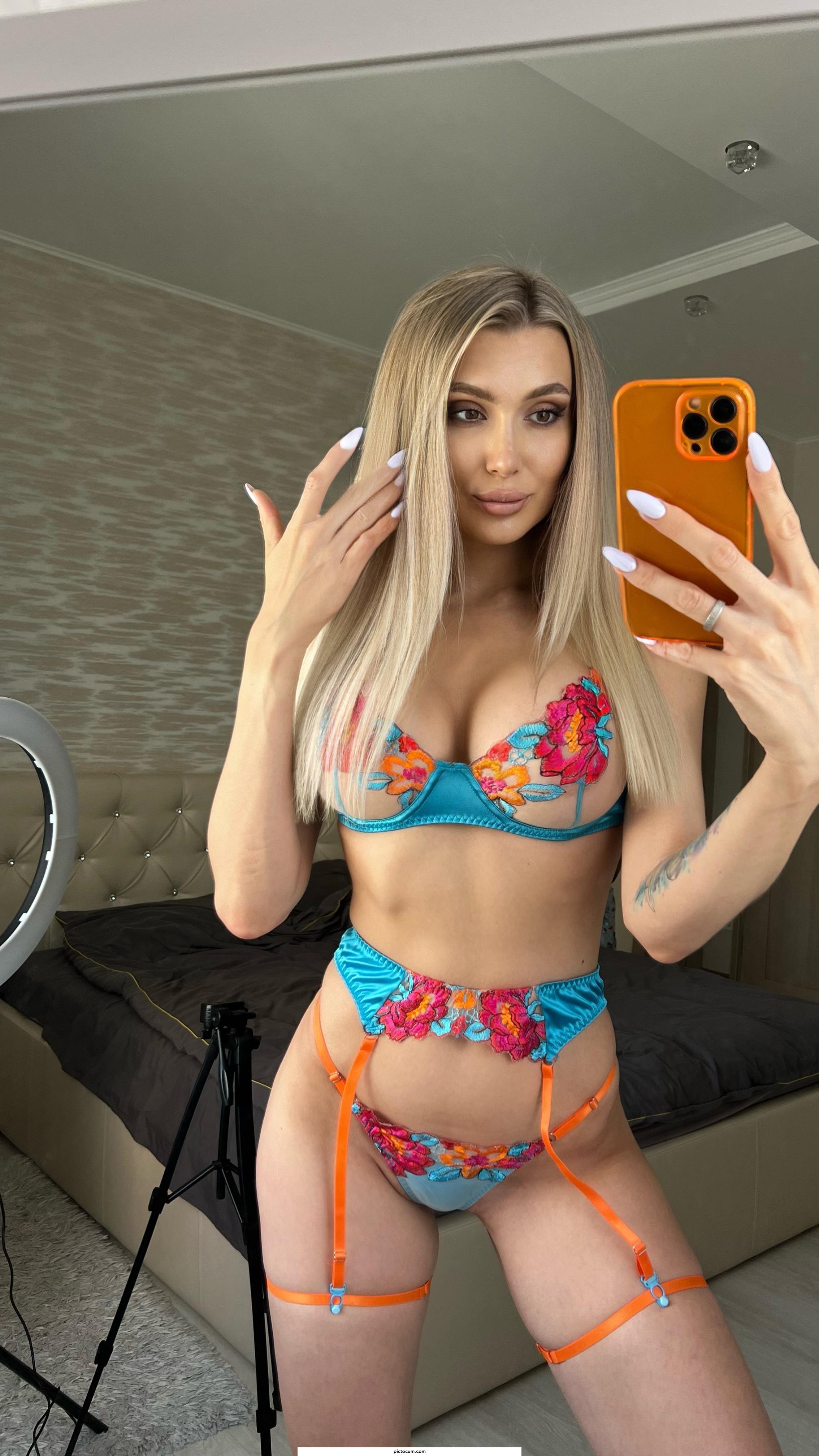 Daddy, I'll wear this lacy lingerie to biology class 💞🥰