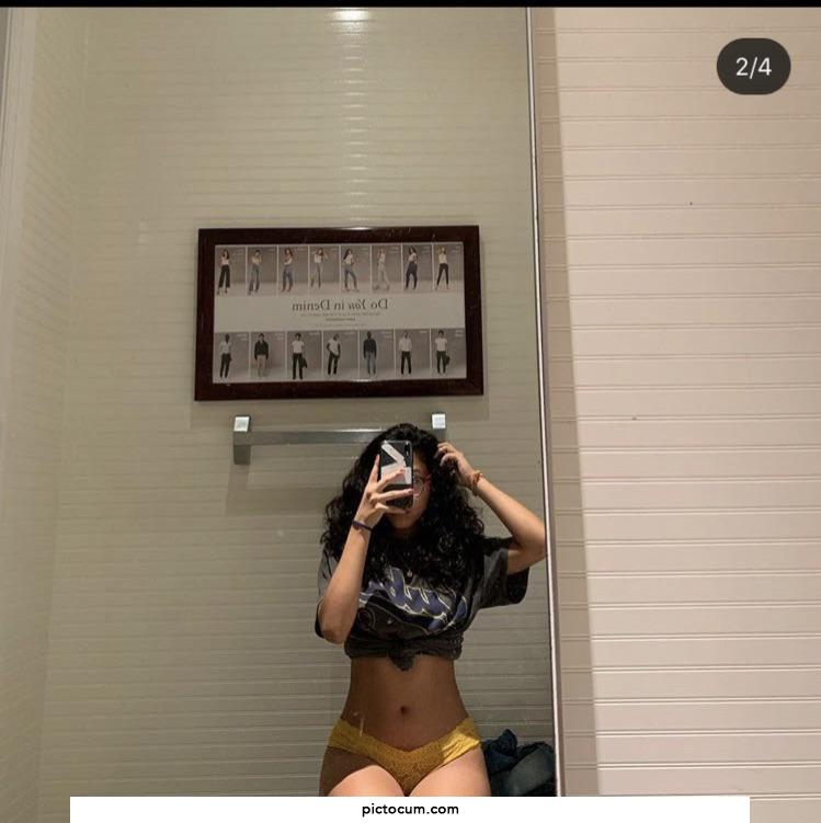 Those thighs and hips, fuckk 😩