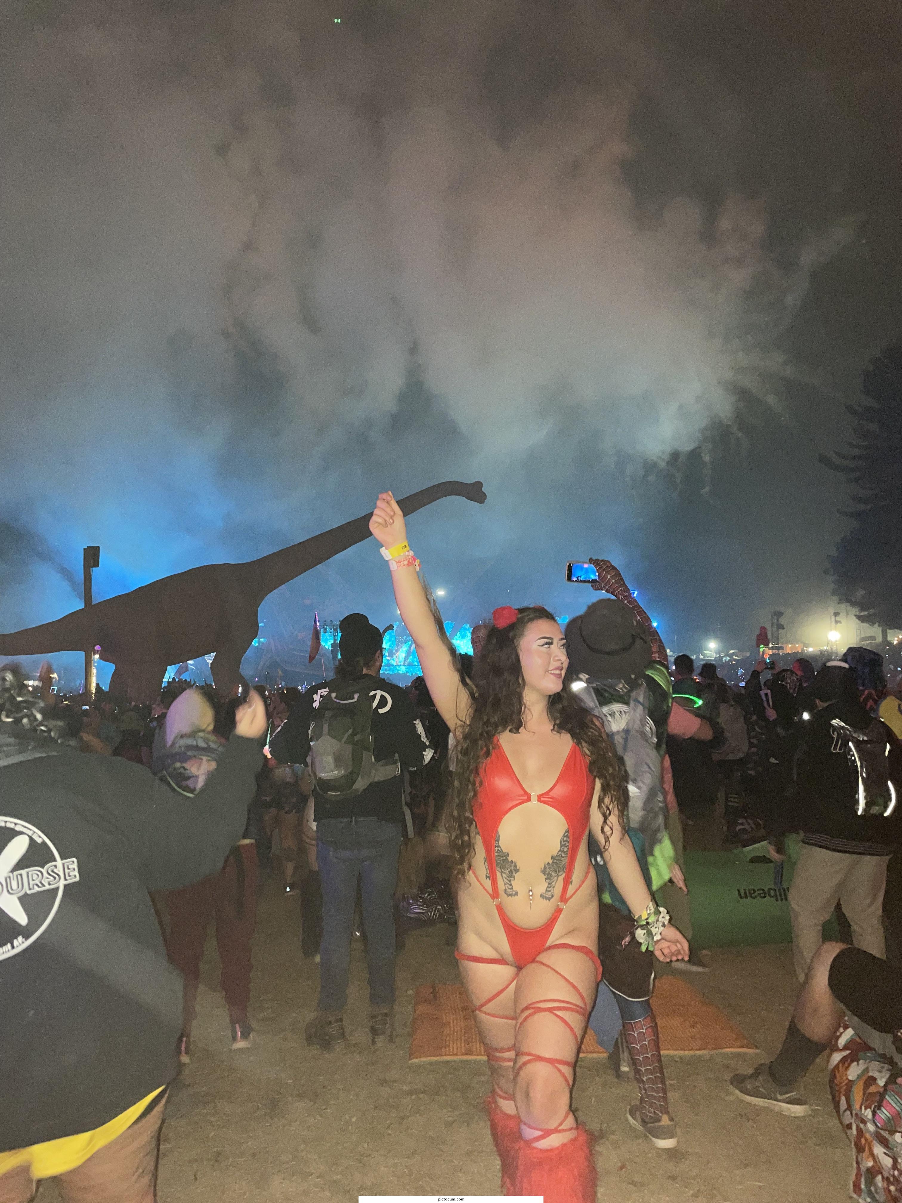 Didn’t quite get the lasers in the back but I got all the firework smoke😂 how do you like my day 3 fit though