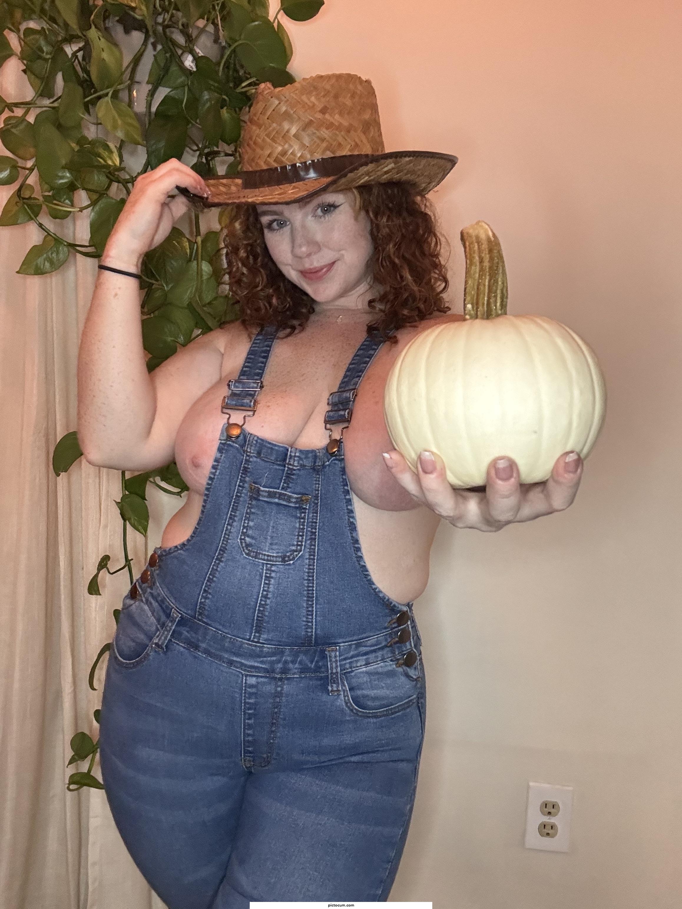 Cute curvy cowgirl