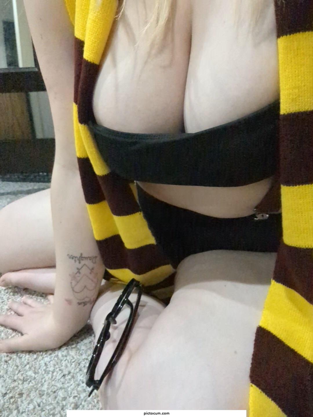 Hermione can show off her tits right?😋💕