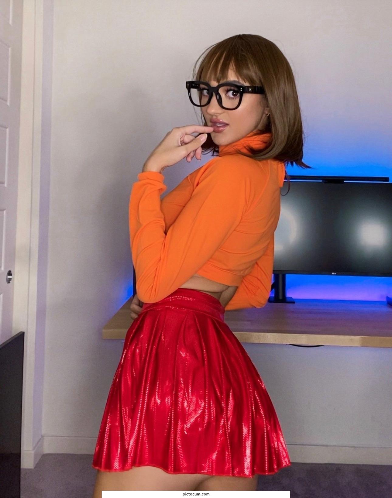 maddie joy as naughty velma