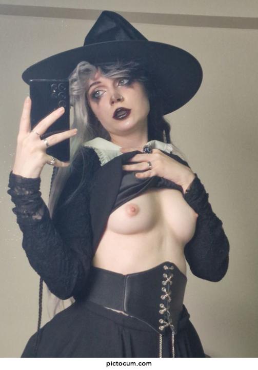 Black witch by little_emo_kitten