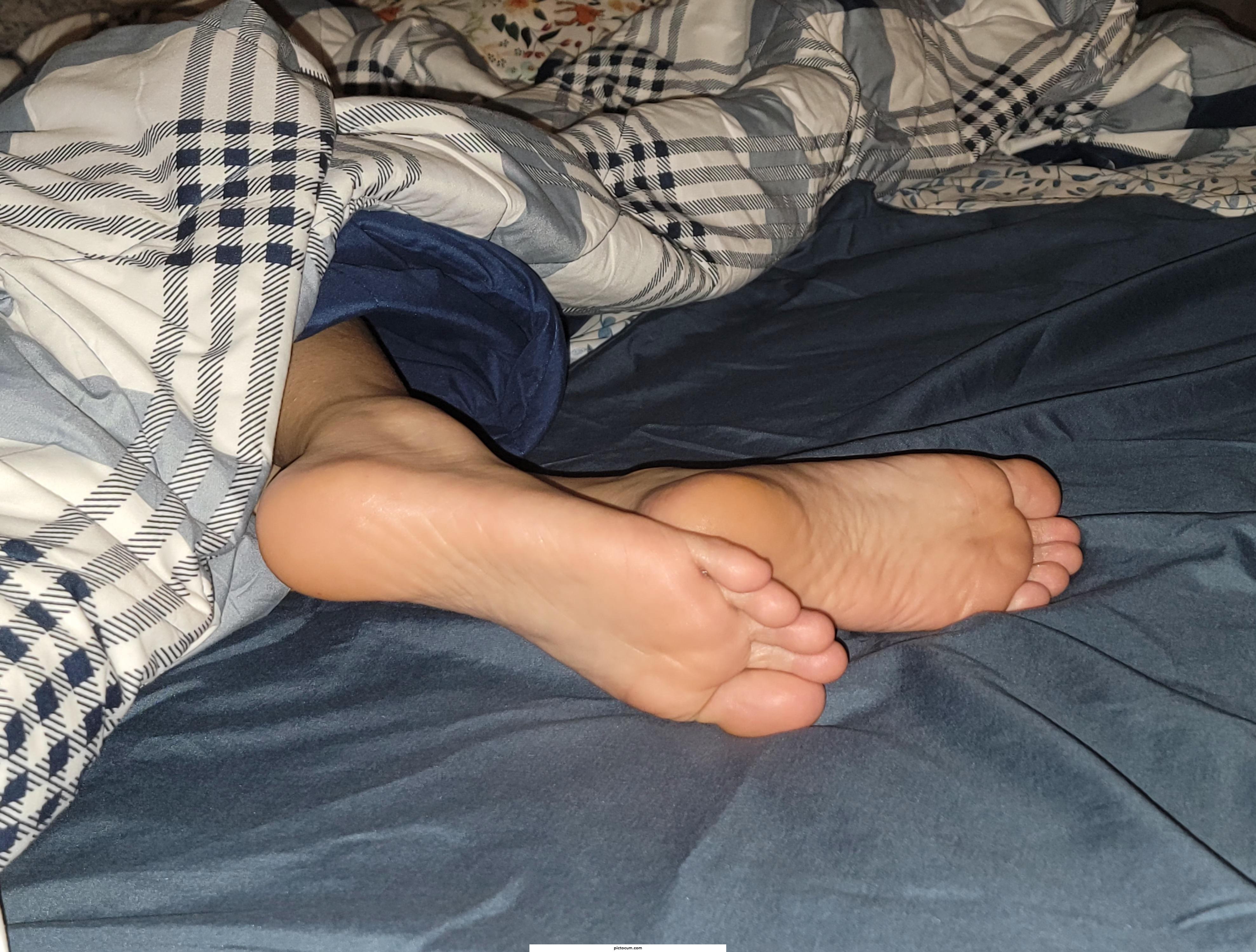 My soft soles demands your attention 👣👅 OC