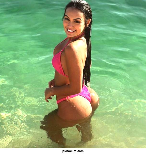 Amazing e Stunning Brunette