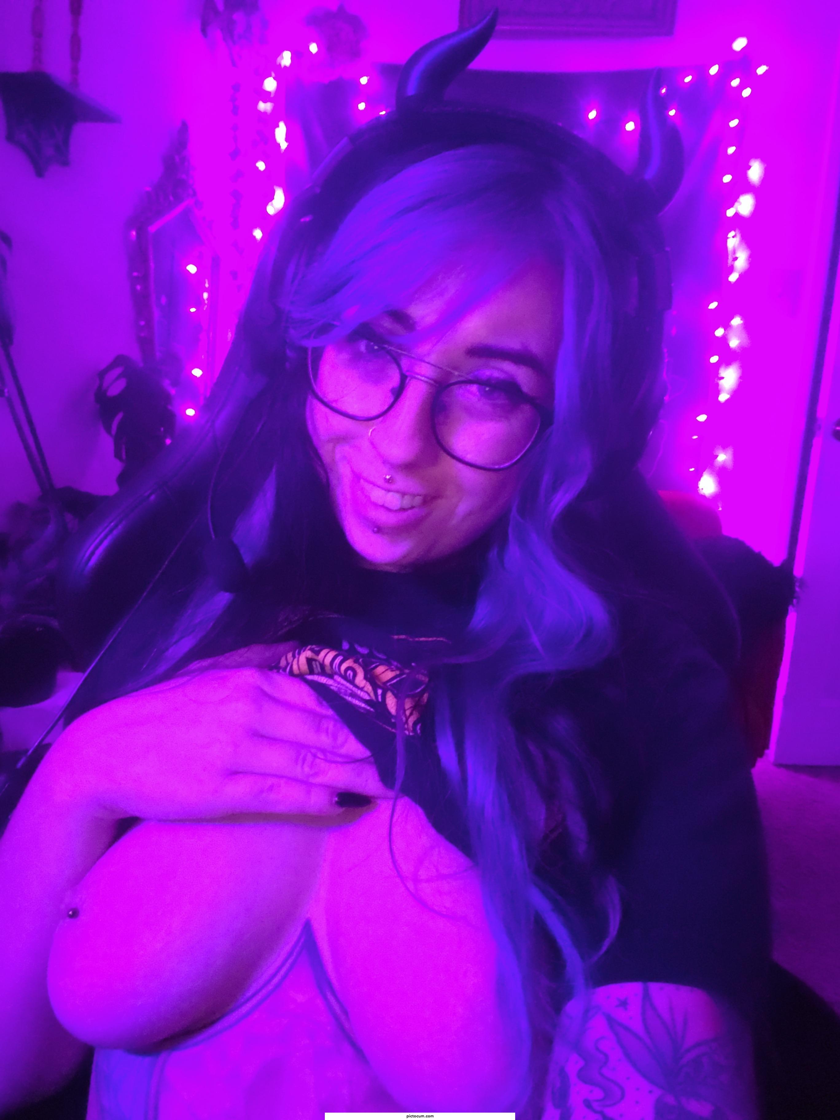 Make a half goth baby with me