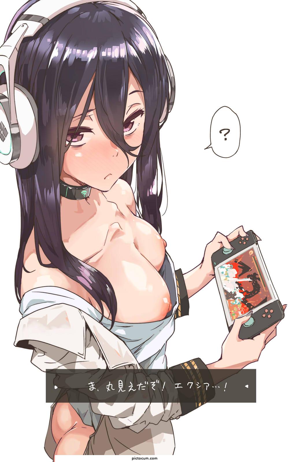 Gamer girls don't wear bra when playing