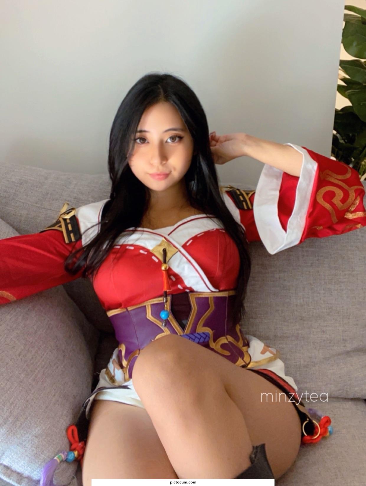 my ahri cosplay came in ❤️