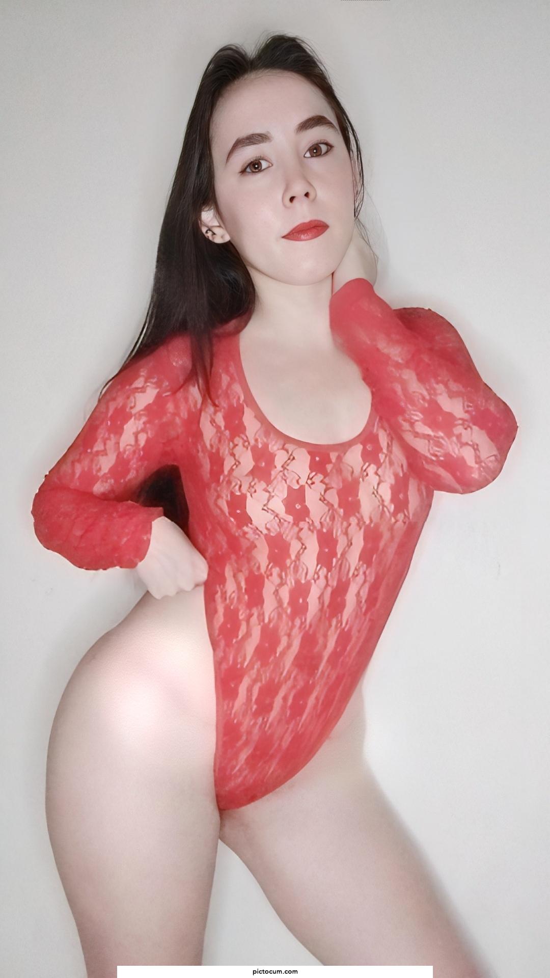 DOES RED BODYSUIT LOOKS GOOD ON ME?