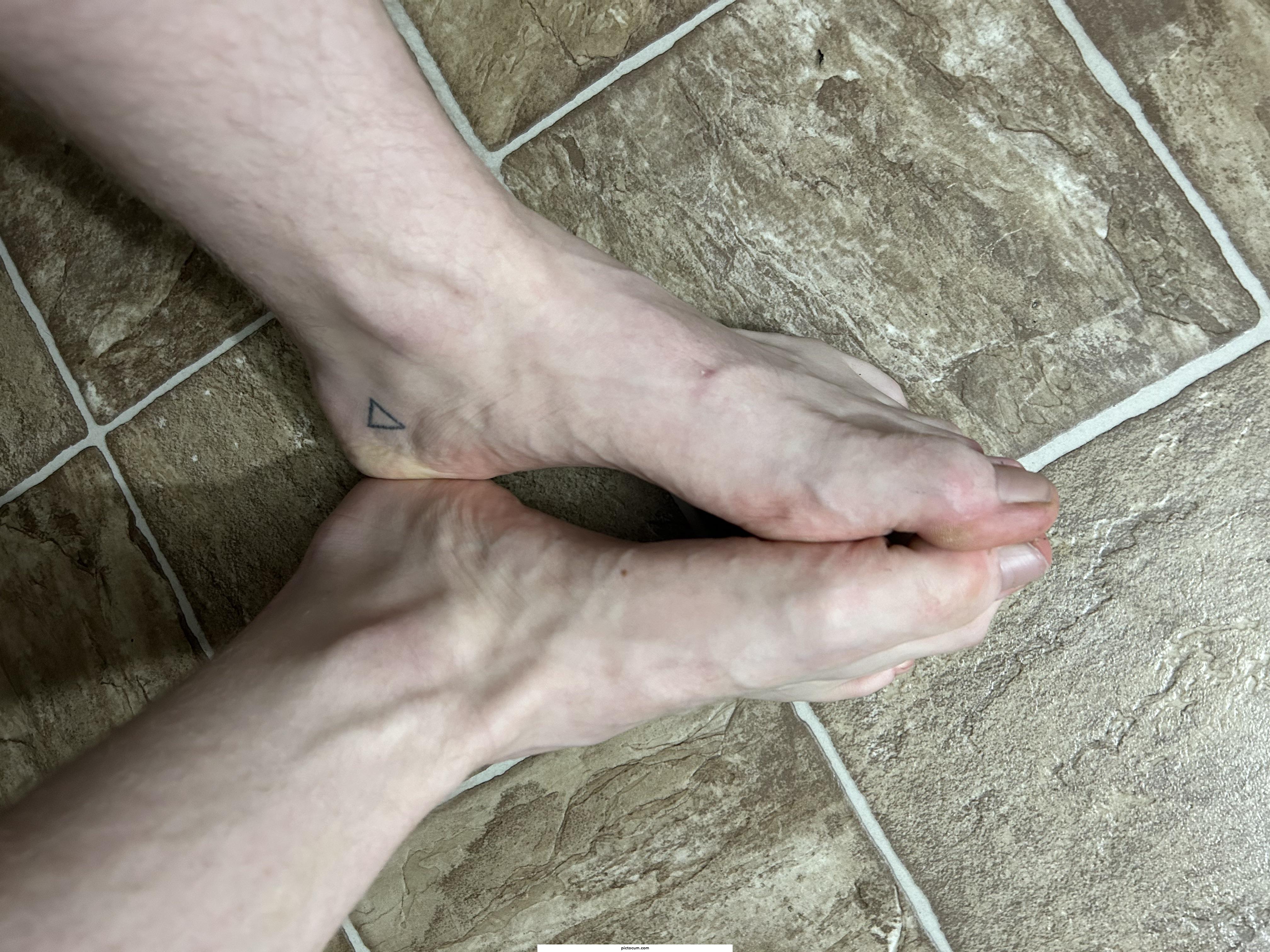 who likes veiny feet? oc