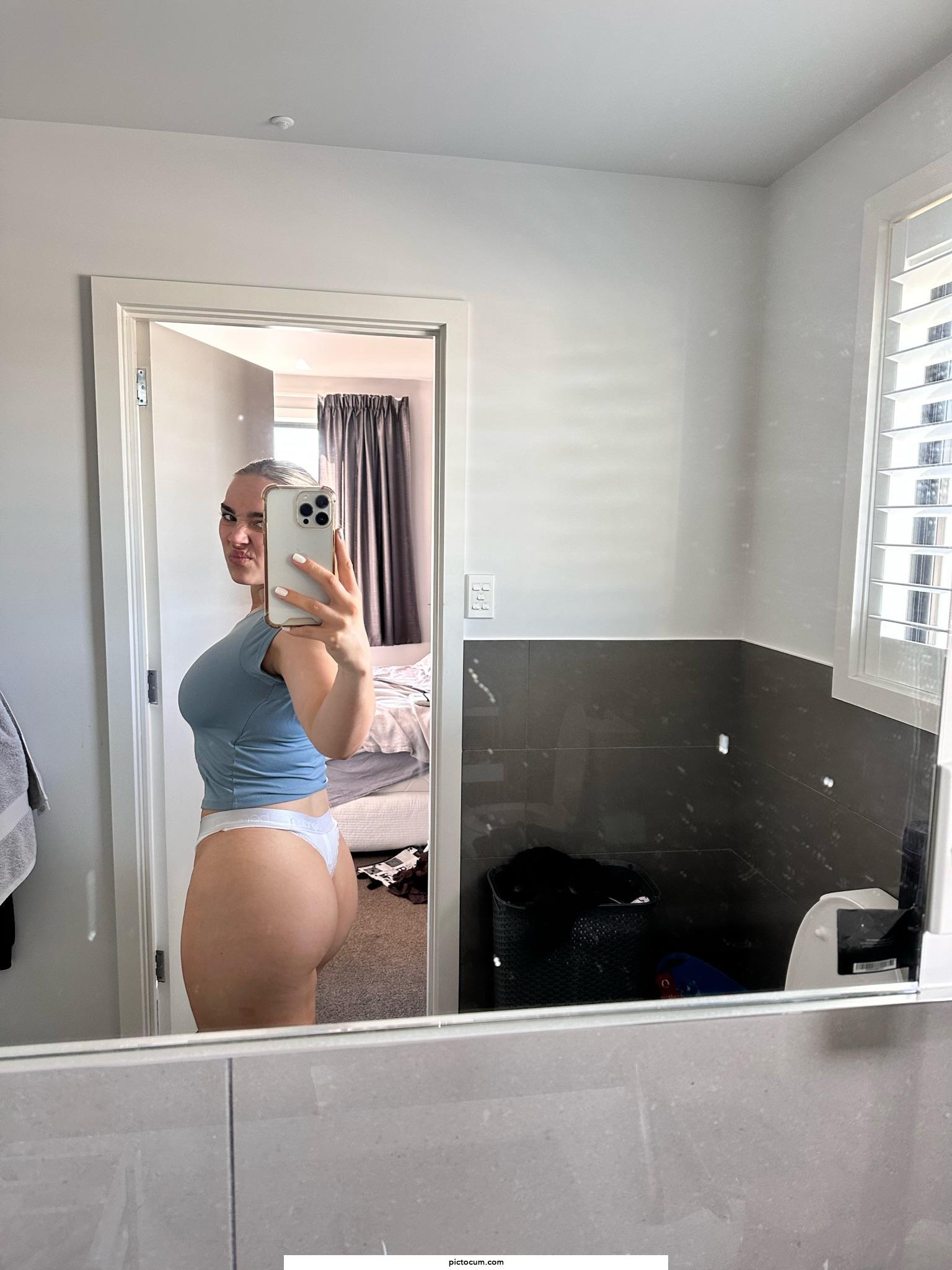 booty selfie