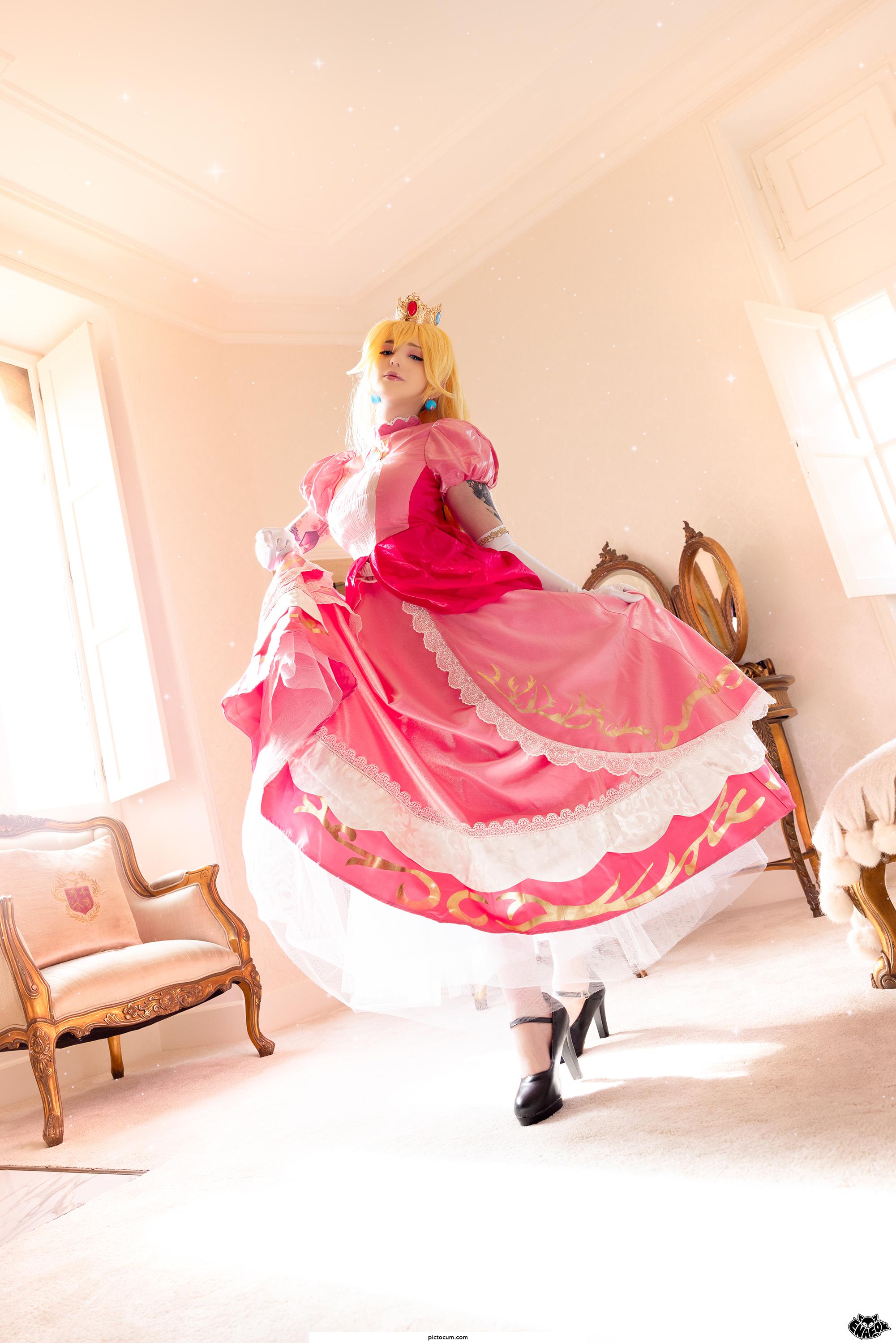 Princess Peach from Super Mario by - Enafox