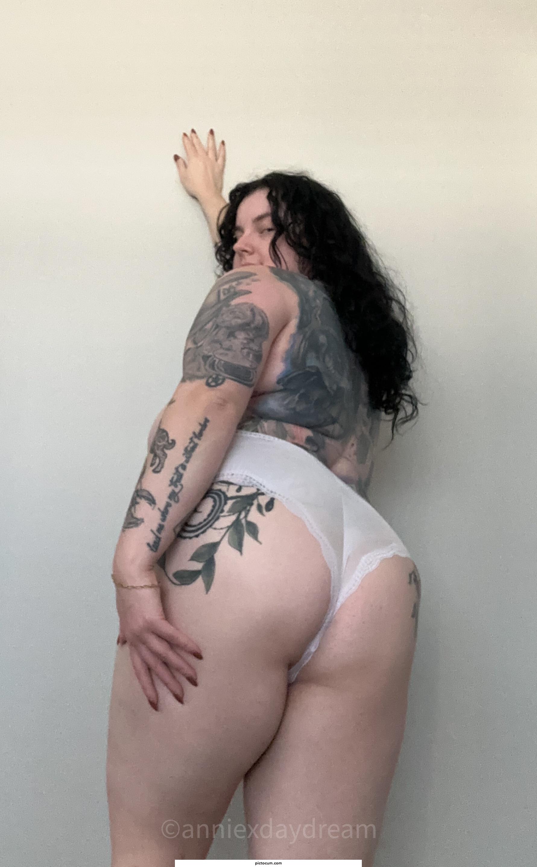 Do you like a tatted curvy alt girl?