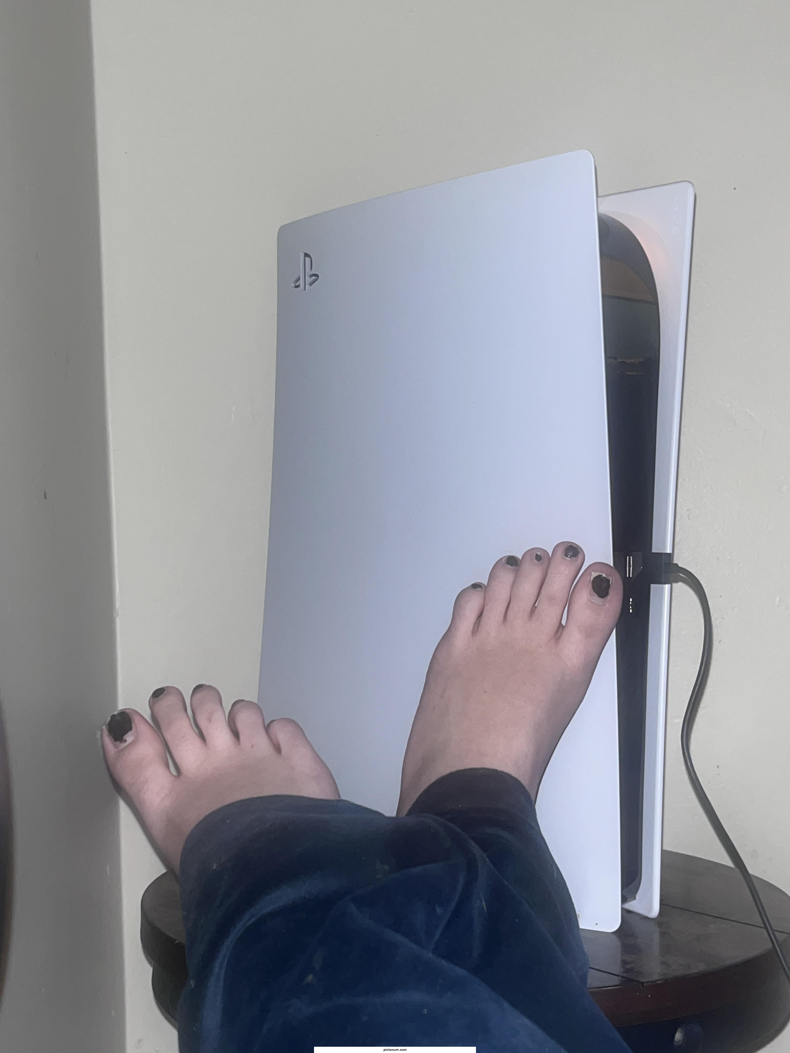 gamer girl feet