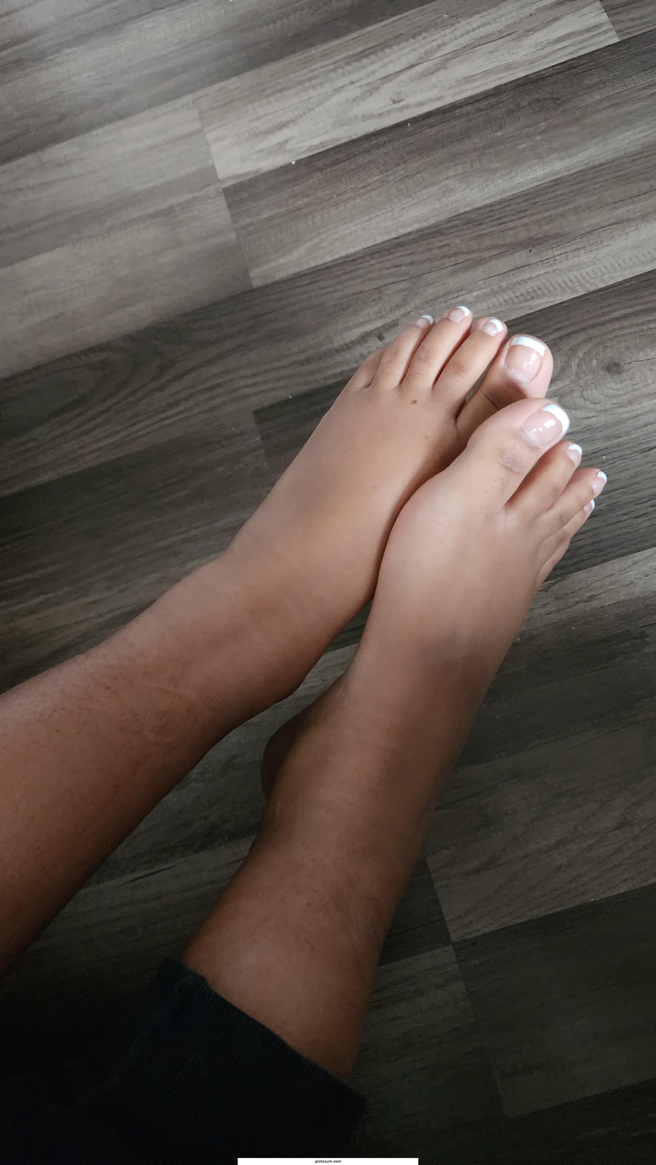 My girl wants to know if her feet are sexy..input?