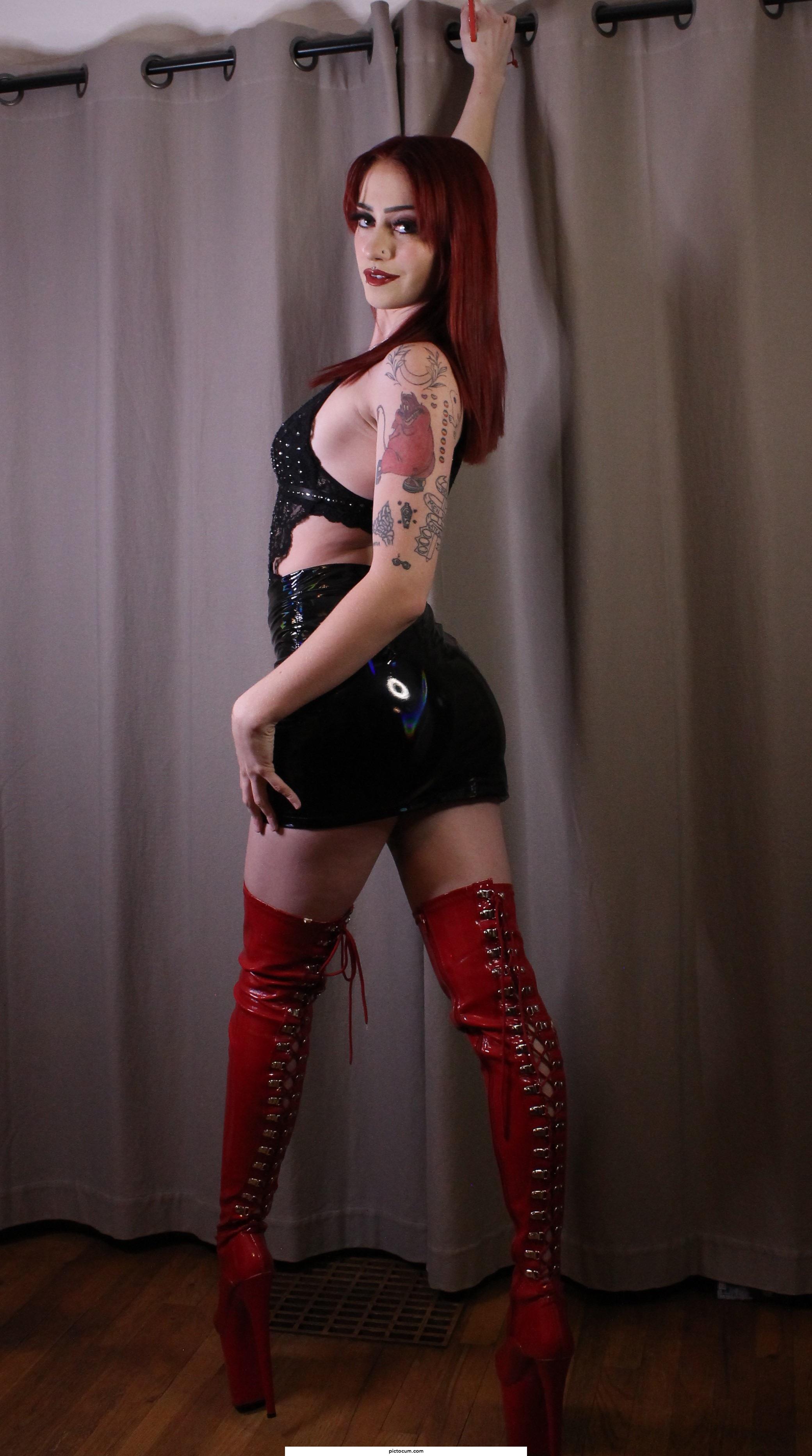 Dommy mommy says yes to latex