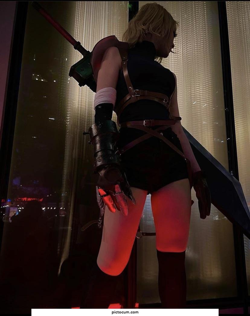 Genderbend cloud strife cosplay