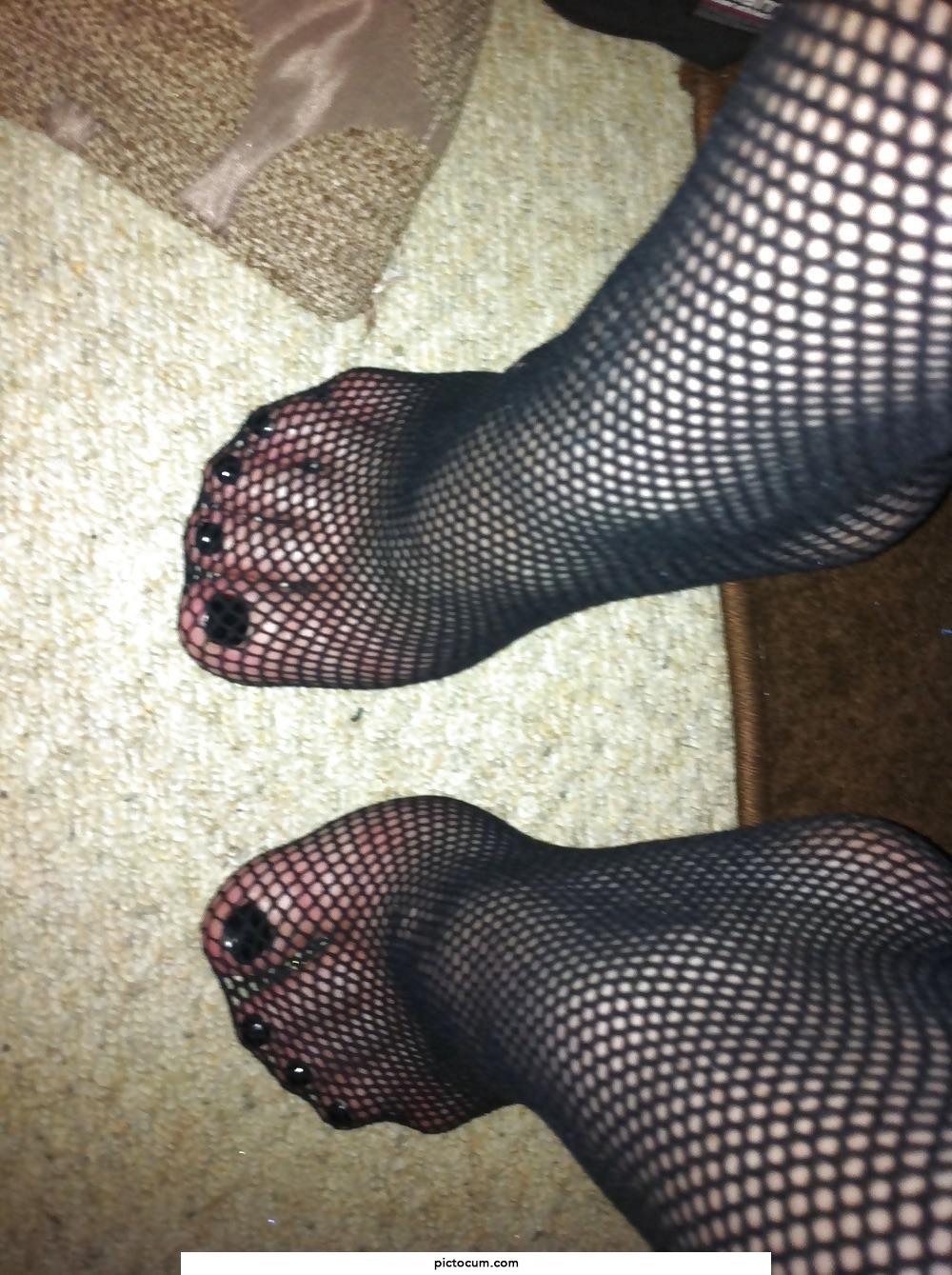Do you like my toes in fishnets? &lt;oc&gt; ☺️✨🖤
